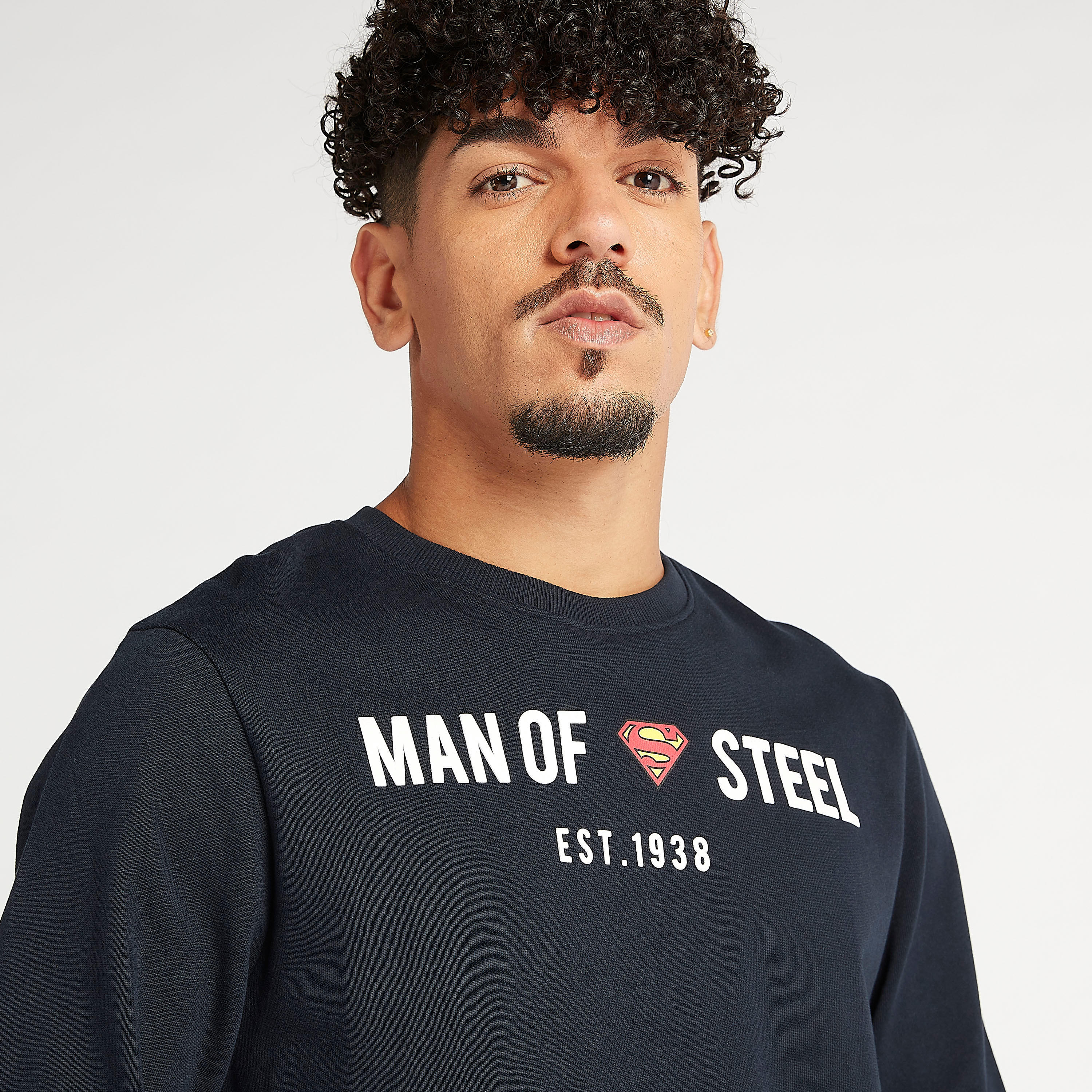 سويت شيرت مستدام بياقة ضيقة وأكمام طويلة وطبعات سوبر مان-men-winterwear-hoodiesandsweatshirts-image-3