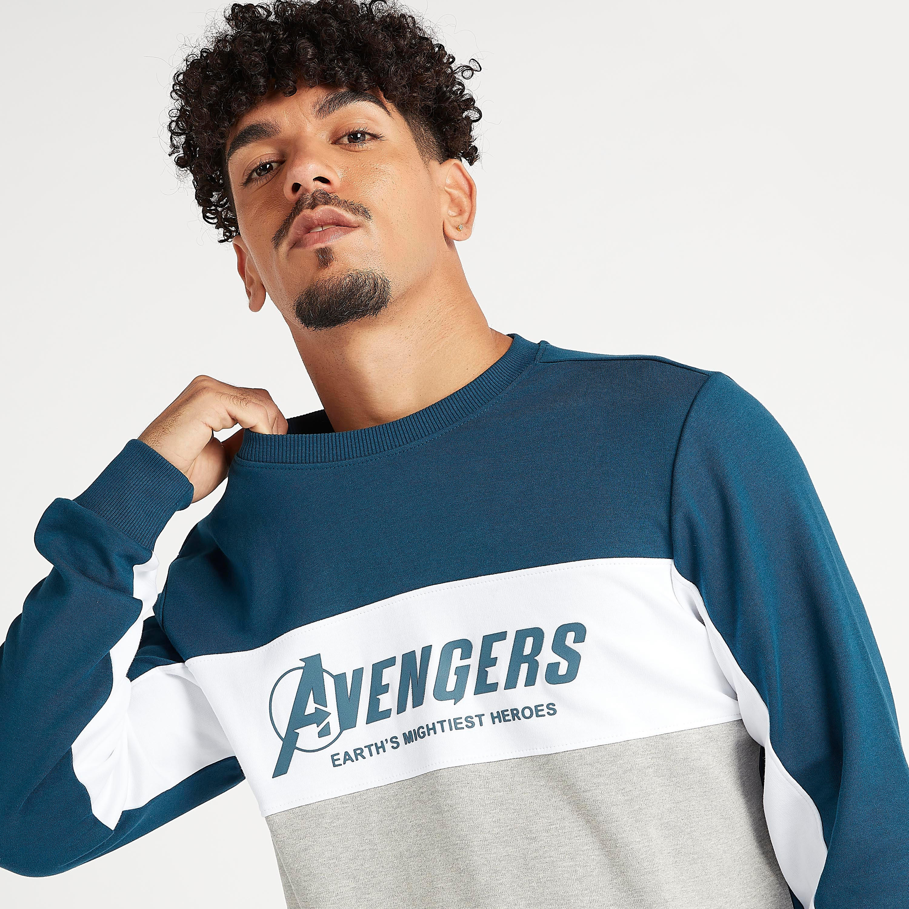 سويت شيرت مستدام بياقة ضيقة وأكمام طويلة وطبعات أفينجيرز-men-winterwear-hoodiesandsweatshirts-image-1