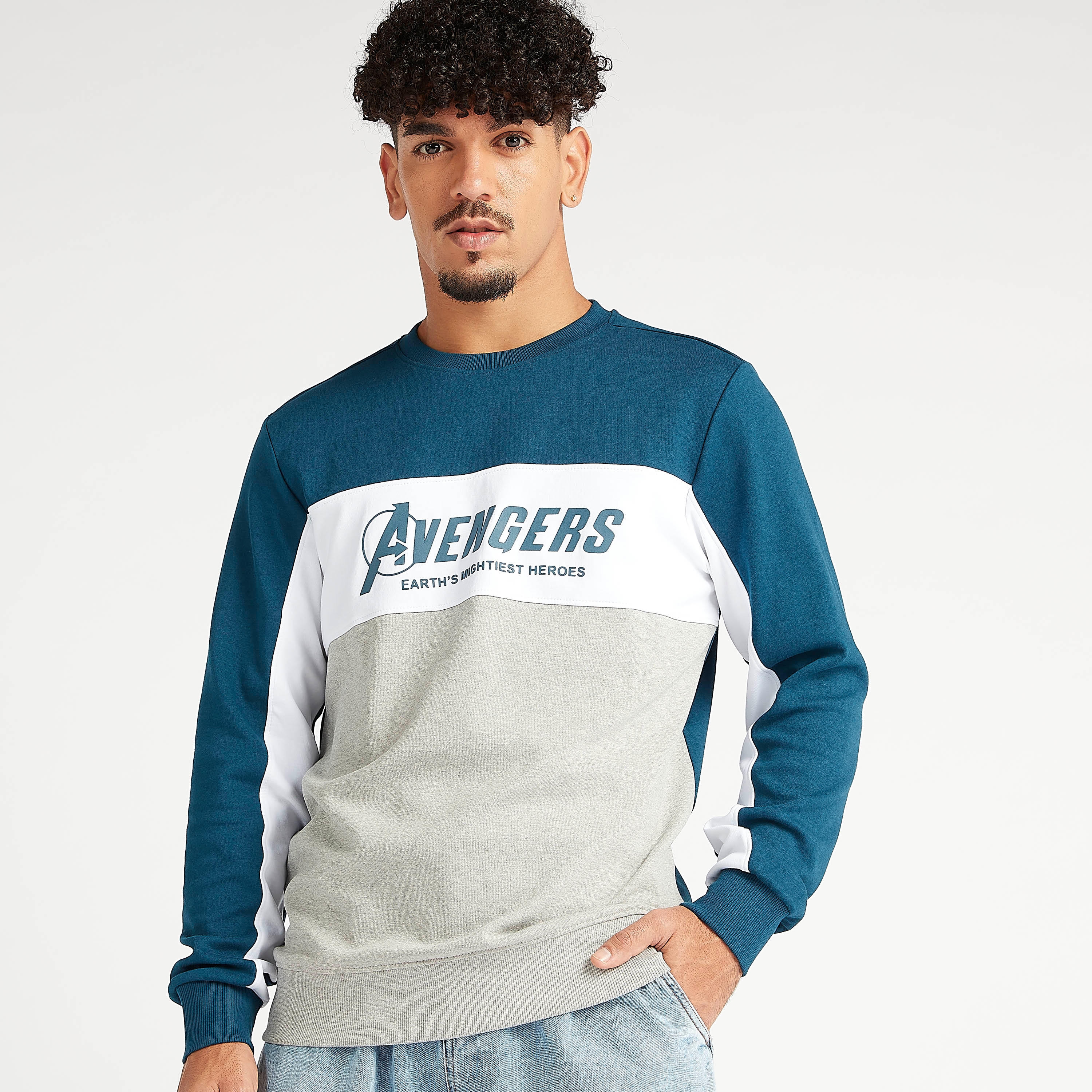 سويت شيرت مستدام بياقة ضيقة وأكمام طويلة وطبعات أفينجيرز-men-winterwear-hoodiesandsweatshirts-image-3