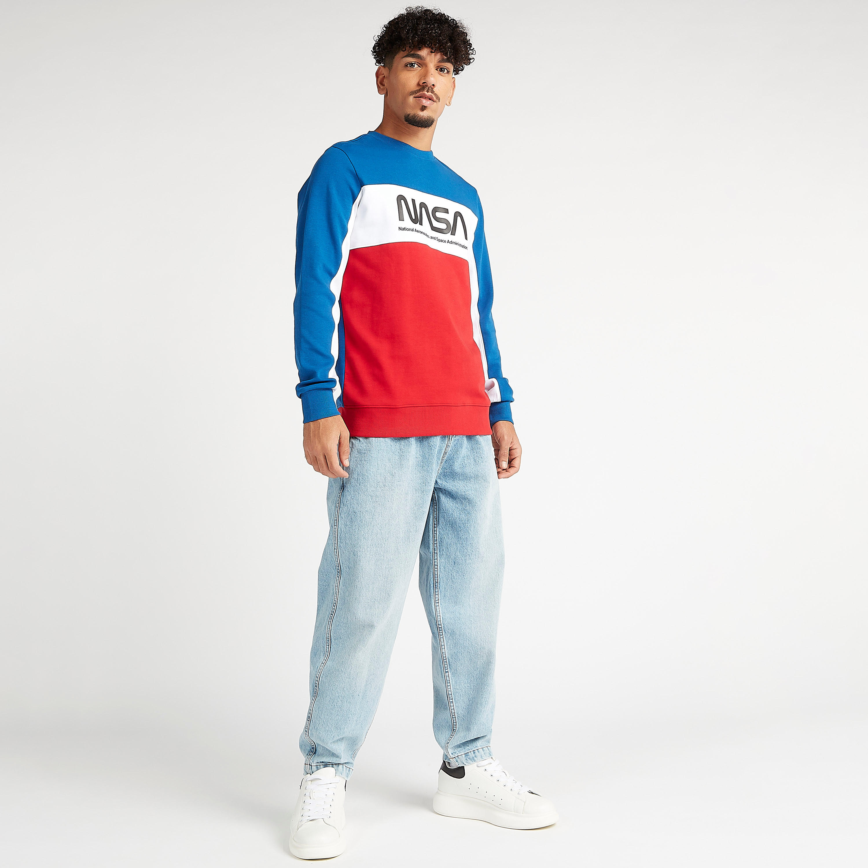 سويت شيرت مستدام بياقة ضيقة وأكمام طويلة وطبعات ناسا-men-winterwear-hoodiesandsweatshirts-image-3