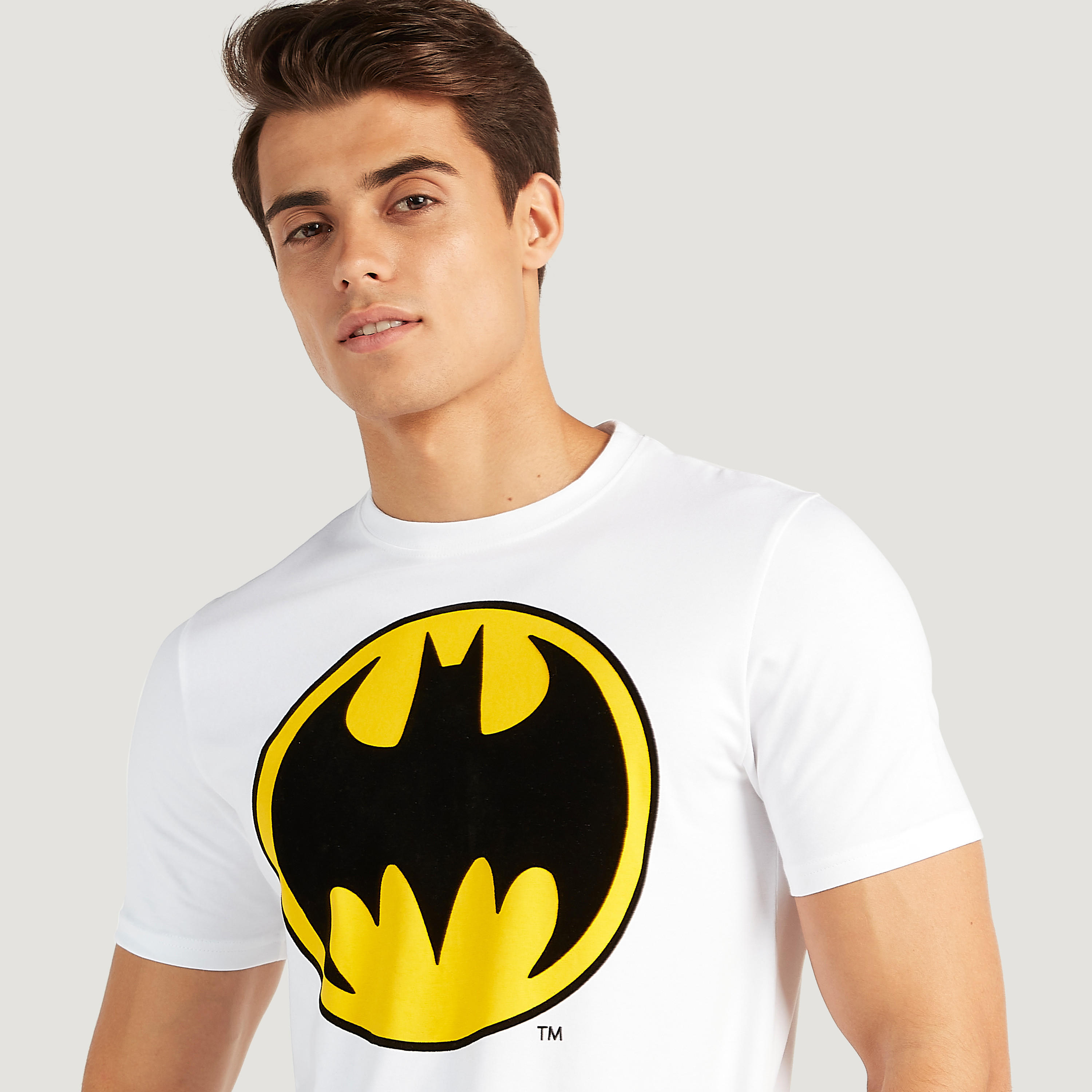 تيشيرت مستدام بياقة ضيّقة وطبعات جرافيك باتمان-men-clothing-tshirtsandpolos-tshirts-image-3