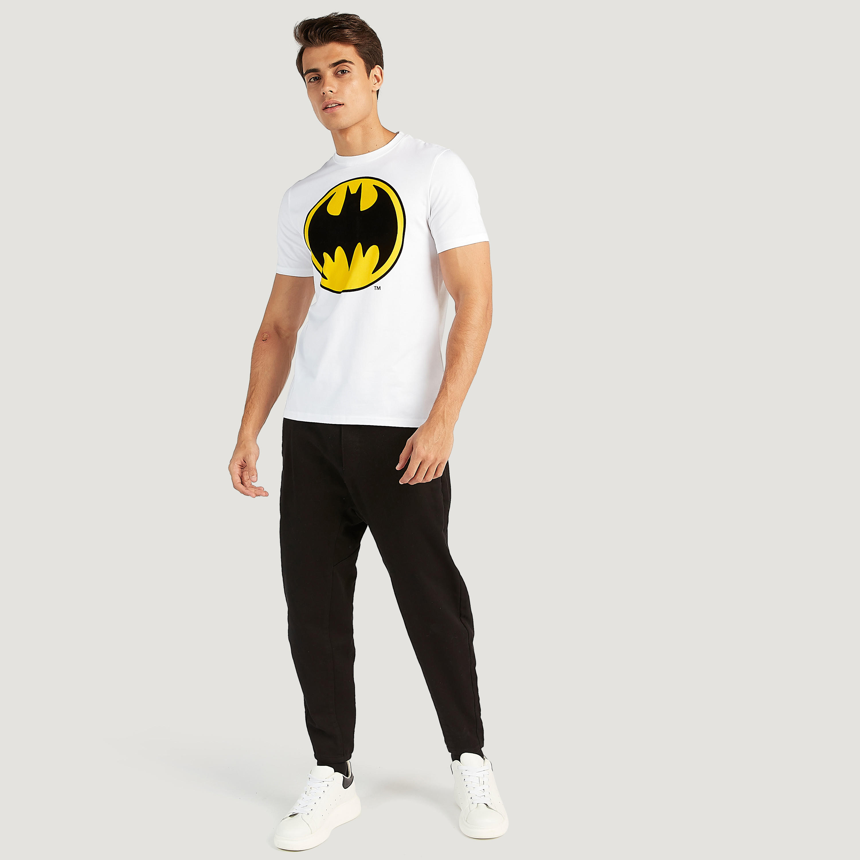 تيشيرت مستدام بياقة ضيّقة وطبعات جرافيك باتمان-men-clothing-tshirtsandpolos-tshirts-image-5