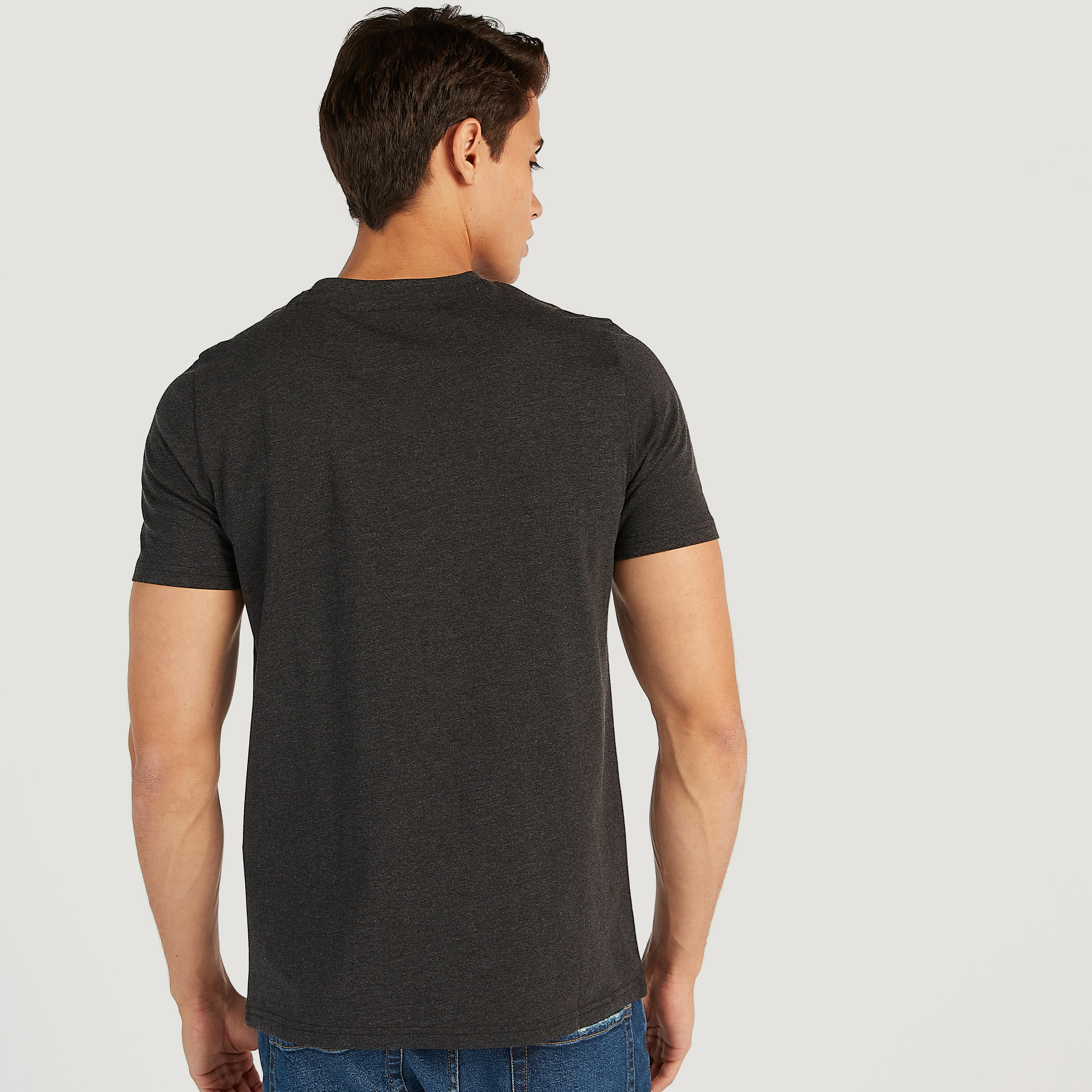 تيشيرت مستدام بياقة ضيقة وأكمام قصيرة وطبعات لوني تيونز-men-clothing-tshirtsandpolos-tshirts-image-4