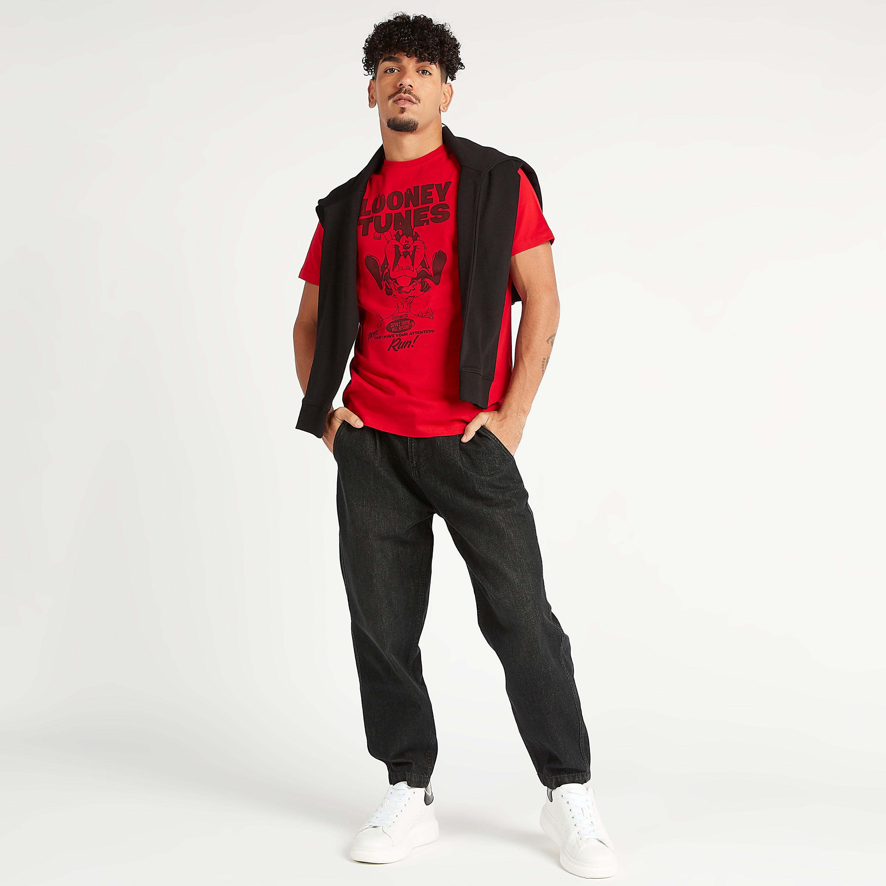 تيشيرت مستدام بياقة ضيقة وأكمام قصيرة وطبعات لوني تيونز-men-clothing-tshirtsandpolos-tshirts-image-2