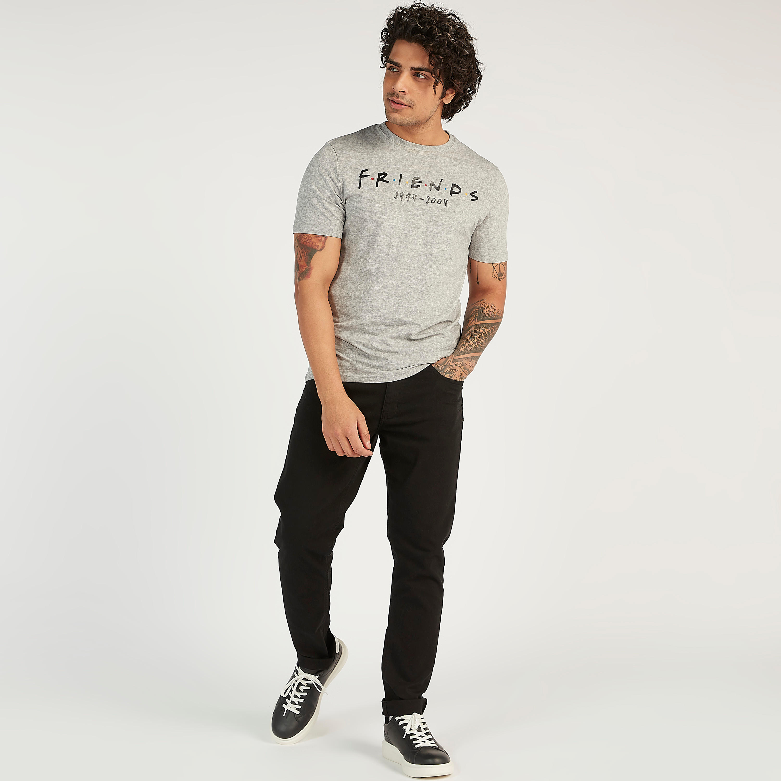 تيشيرت بياقة ضيّقة وأكمام قصيرة وطبعات-men-clothing-tshirtsandpolos-tshirts-image-2