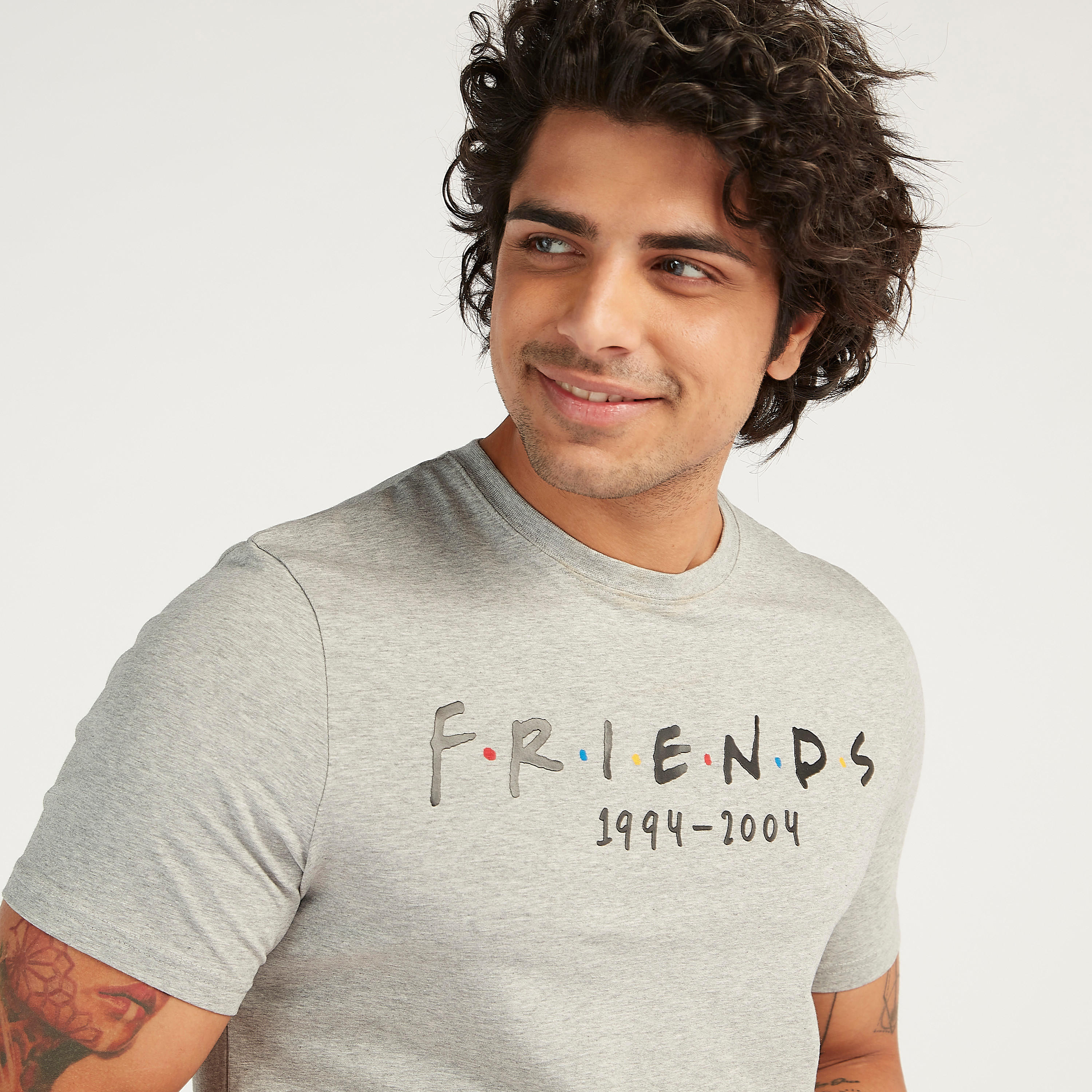 تيشيرت بياقة ضيّقة وأكمام قصيرة وطبعات-men-clothing-tshirtsandpolos-tshirts-image-3