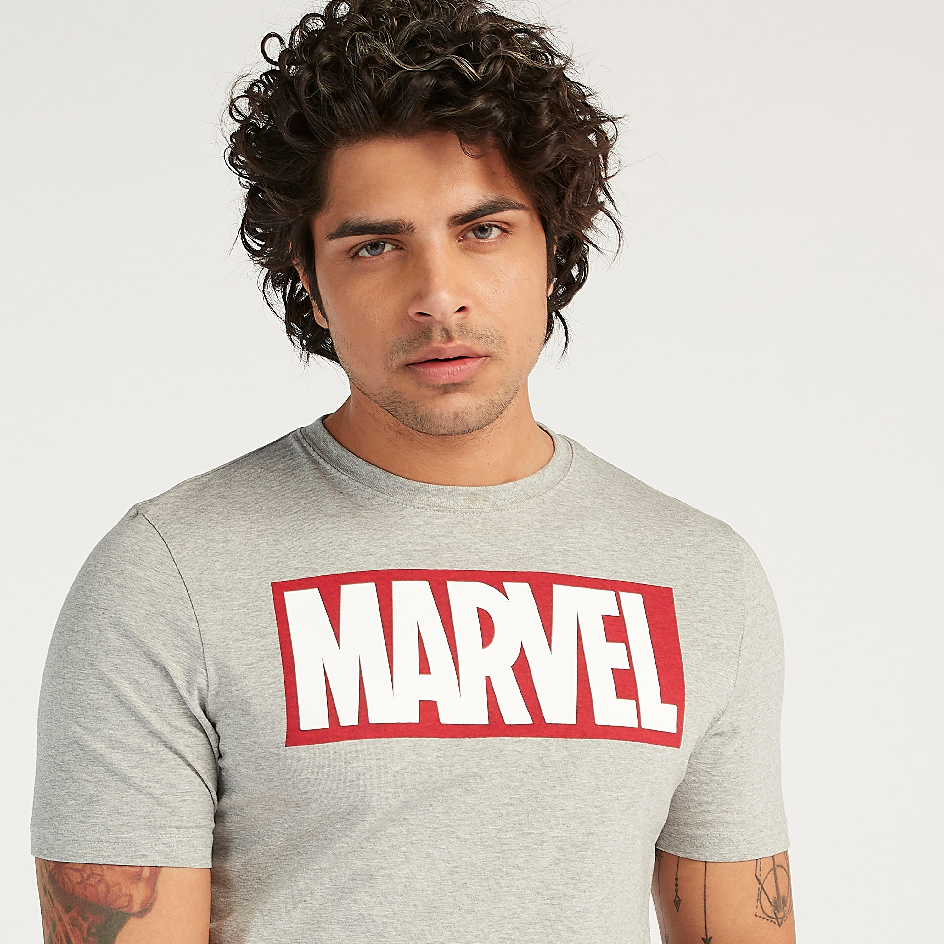 تيشيرت مستدام بياقة ضيّقة وأكمام قصيرة وطبعات مارفل-men-clothing-tshirtsandpolos-tshirts-image-3