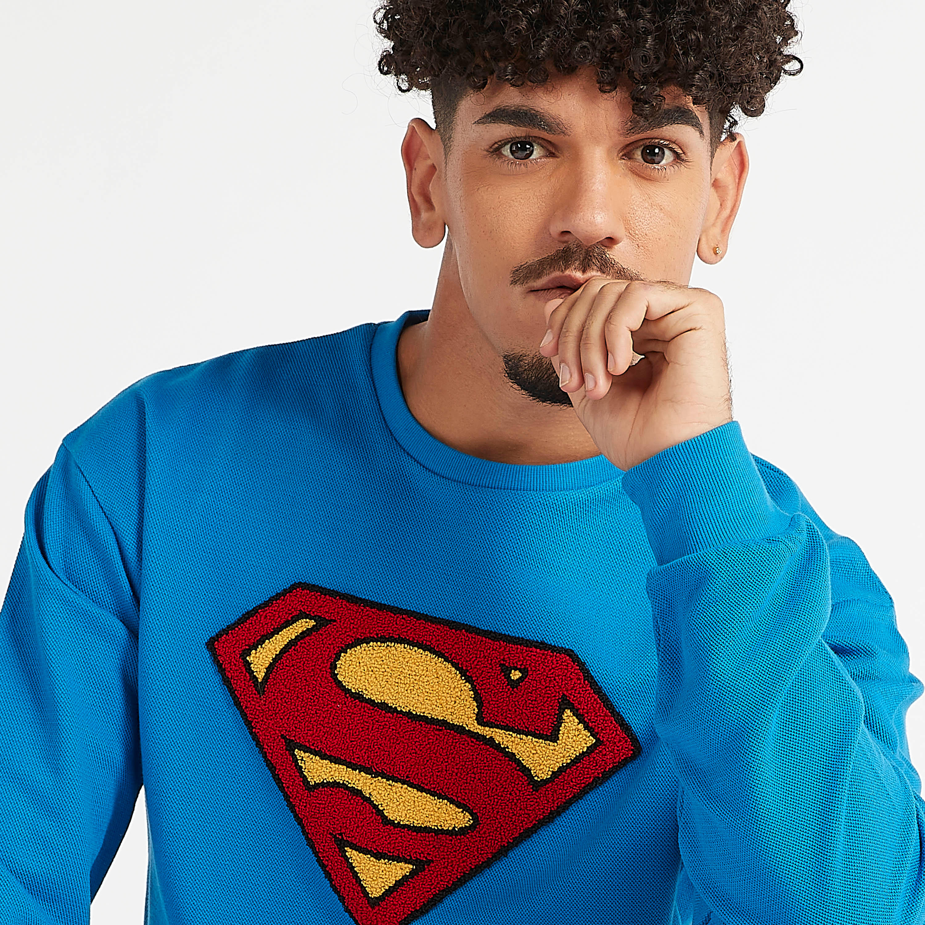 سويت شيرت مستدام بياقة ضيقة وأكمام طويلة وطبعات سوبر مان-men-winterwear-hoodiesandsweatshirts-image-3