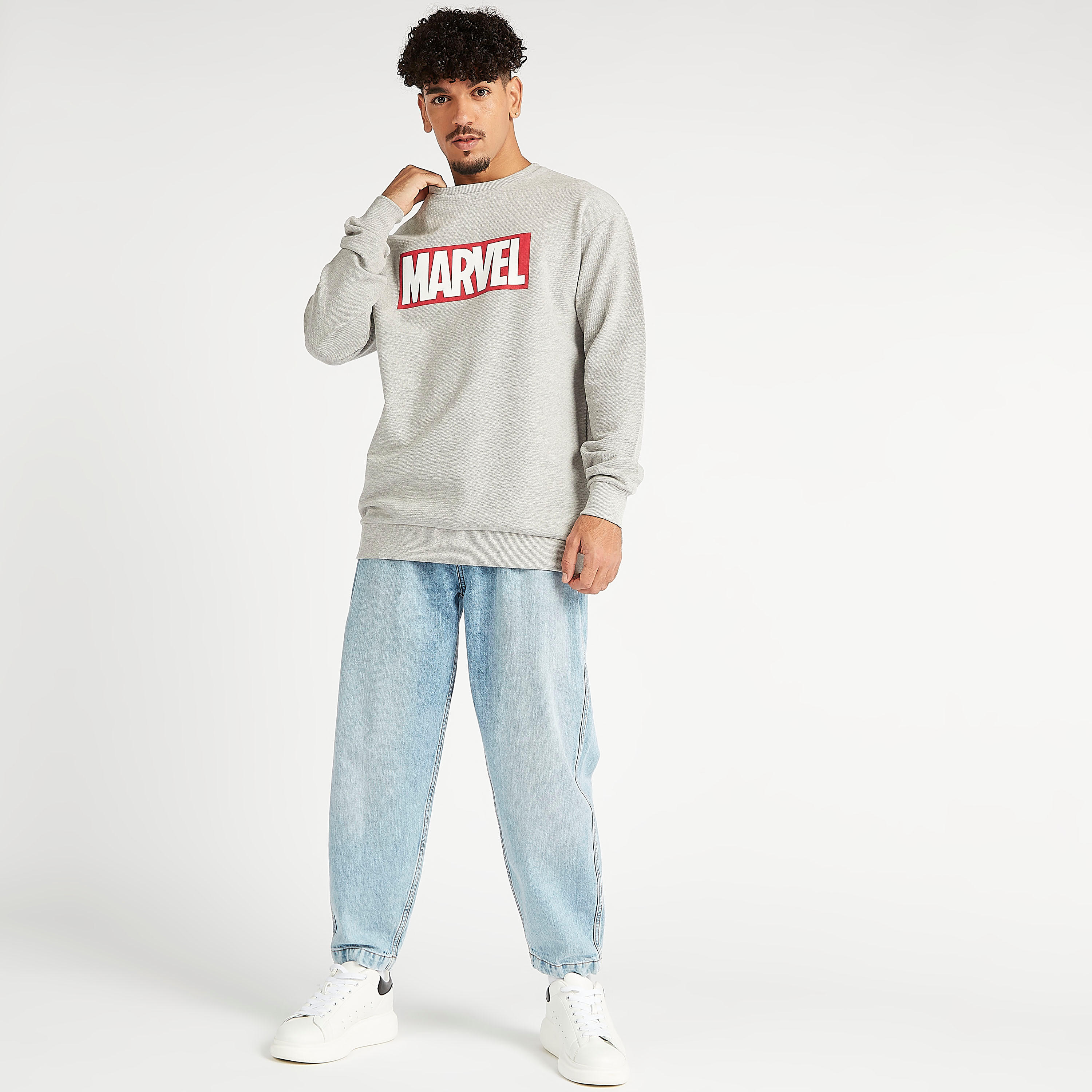سويت شيرت مستدام بياقة ضيقة وأكمام طويلة وطبعات مارفل-men-winterwear-hoodiesandsweatshirts-image-1