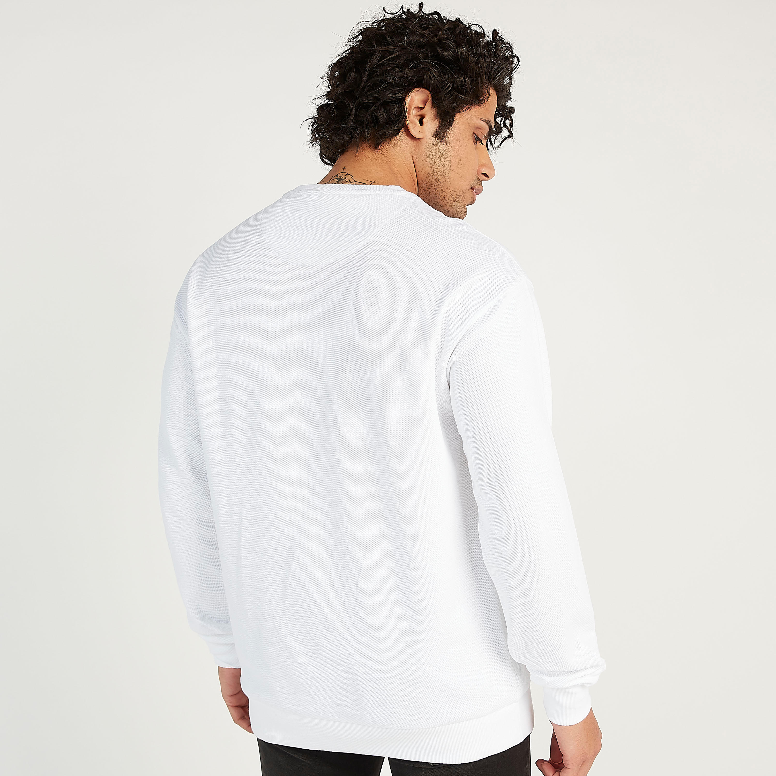 سويت شيرت مستدام بياقة ضيقة وأكمام طويلة وطبعات ناسا-men-winterwear-hoodiesandsweatshirts-image-4
