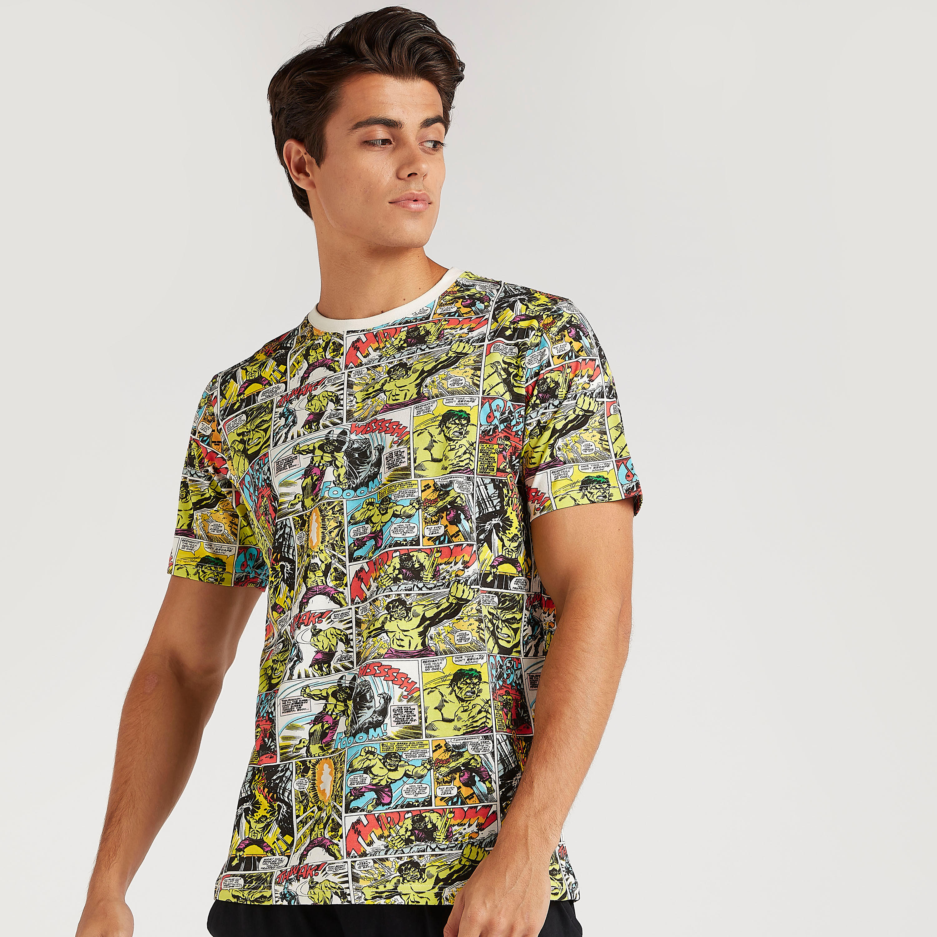 طقم من بنطلون بيجاما طويل وتيشيرت بطبعات أفينجيرز-men-clothing-nightwear-sets-image-3