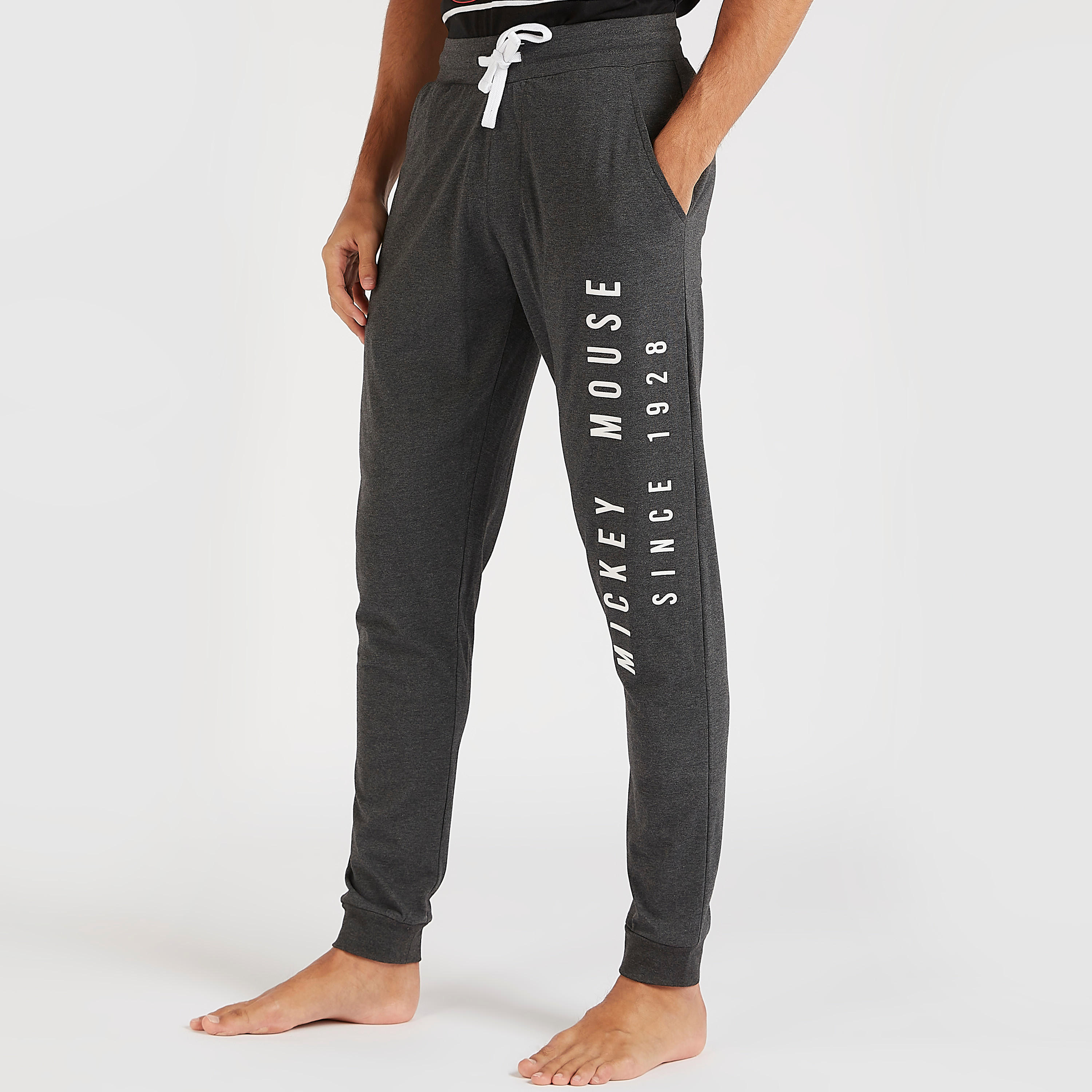 طقم من بنطلون بيجاما طويل وتيشيرت بطبعات ميني ماوس-men-clothing-nightwear-sets-image-5