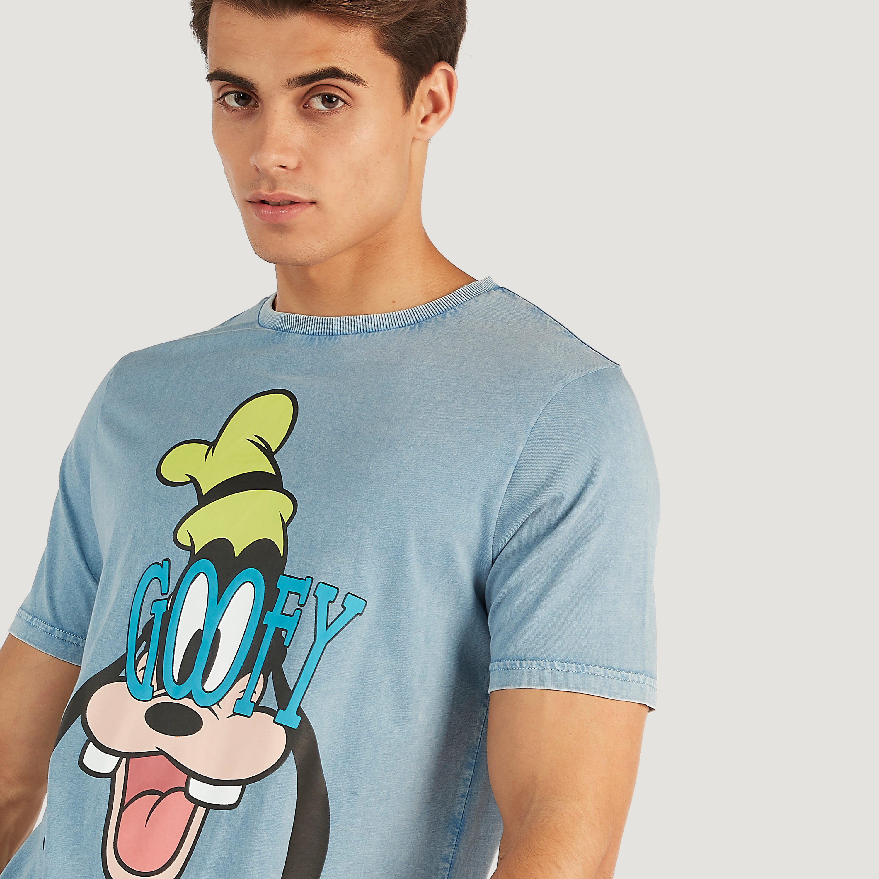 تيشيرت بياقة ضيّقة وأكمام قصيرة وطبعات جوفي-men-clothing-tshirtsandpolos-tshirts-image-3
