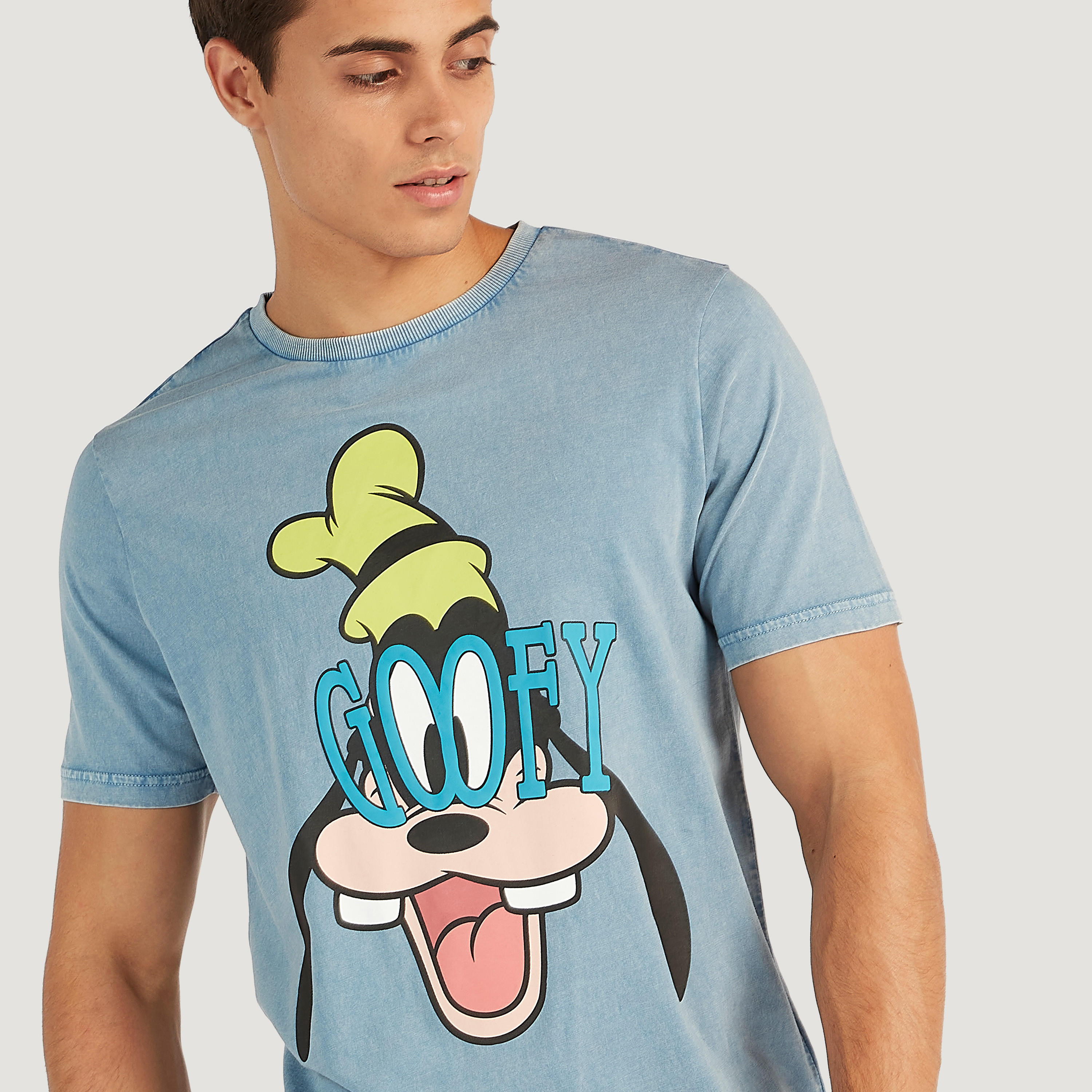 تيشيرت بياقة ضيّقة وأكمام قصيرة وطبعات جوفي-men-clothing-tshirtsandpolos-tshirts-image-5