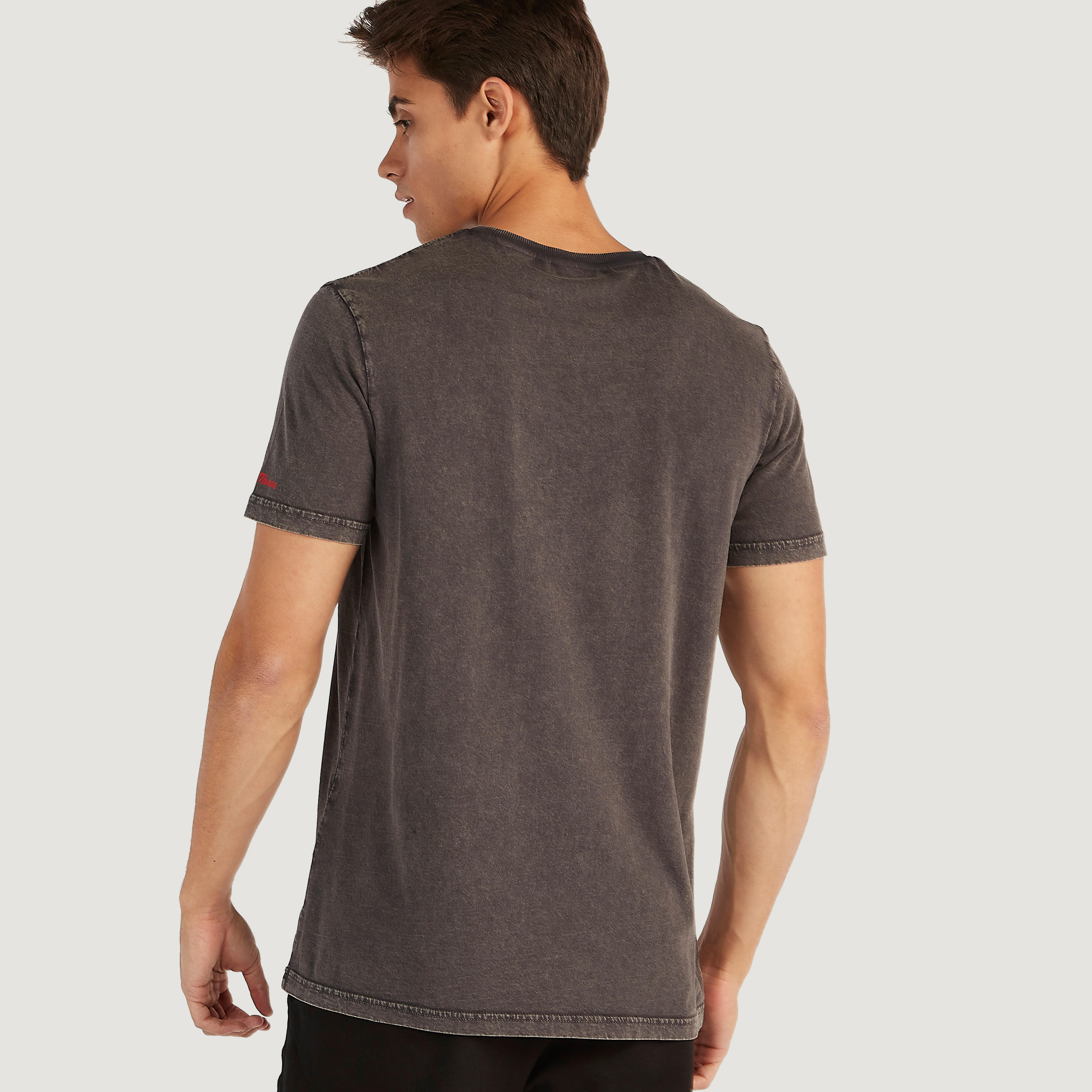 تيشيرت بياقة ضيّقة وأكمام قصيرة وطبعات ميكي ماوس-men-clothing-tshirtsandpolos-tshirts-image-1