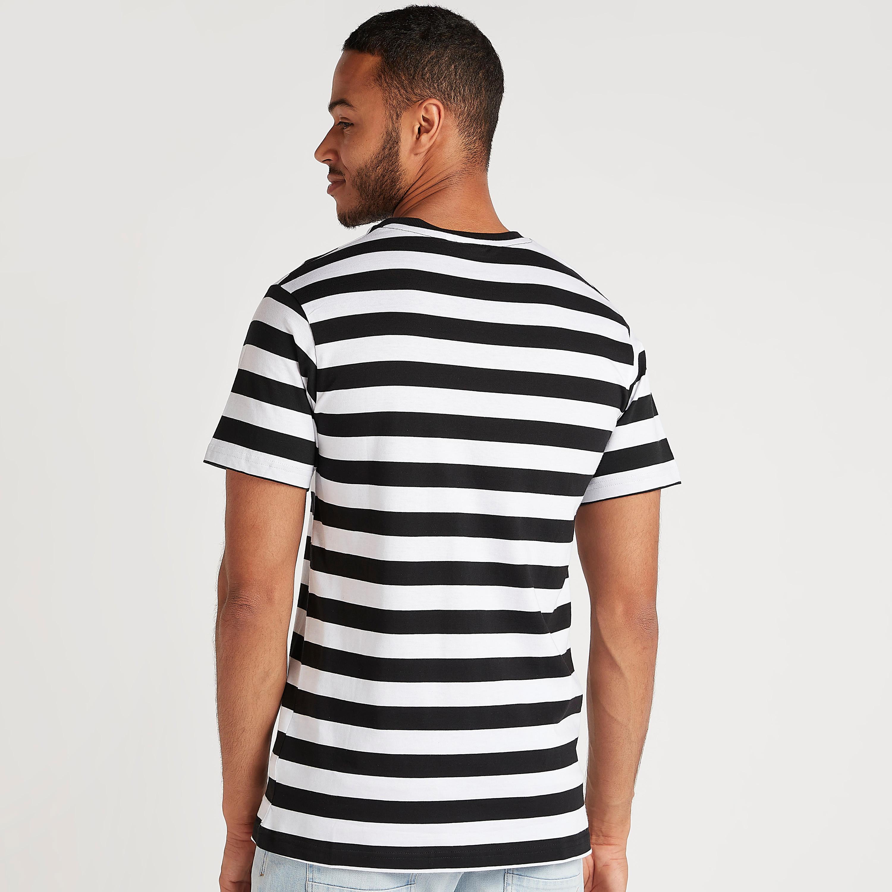 تيشيرت مقلّم بياقة ضيّقة وأكمام قصيرة وطبعات ميكي ماوس-men-clothing-tshirtsandpolos-tshirts-image-4