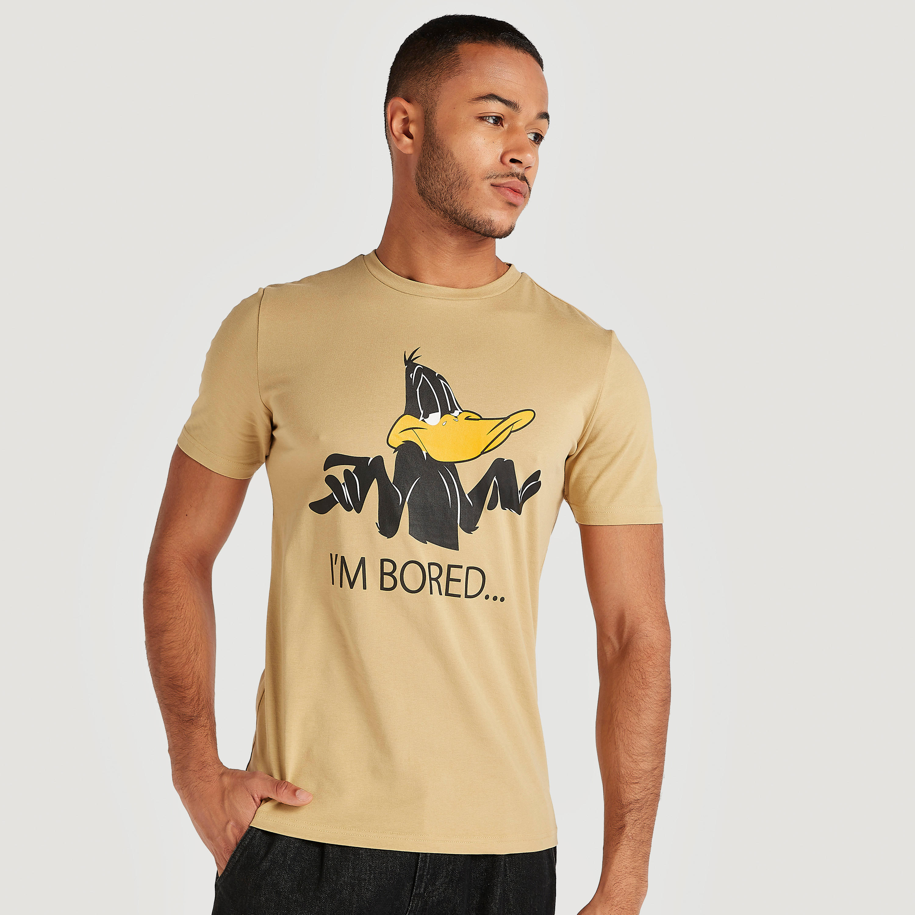 تيشيرت بقصّة مريحة وياقة ضيّقة وأكمام قصيرة وطبعات-men-clothing-tshirtsandpolos-tshirts-image-5