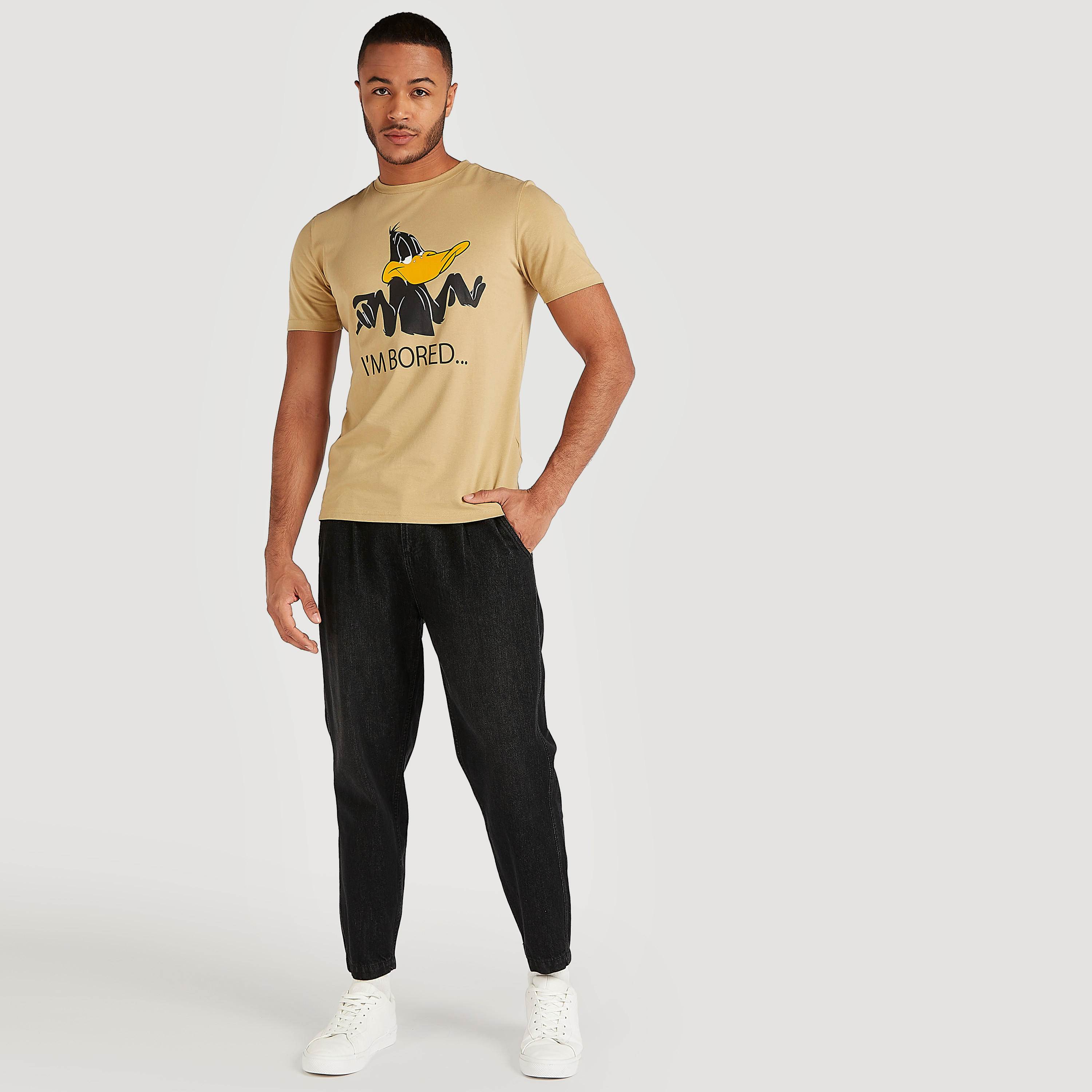تيشيرت بقصّة مريحة وياقة ضيّقة وأكمام قصيرة وطبعات-men-clothing-tshirtsandpolos-tshirts-image-4