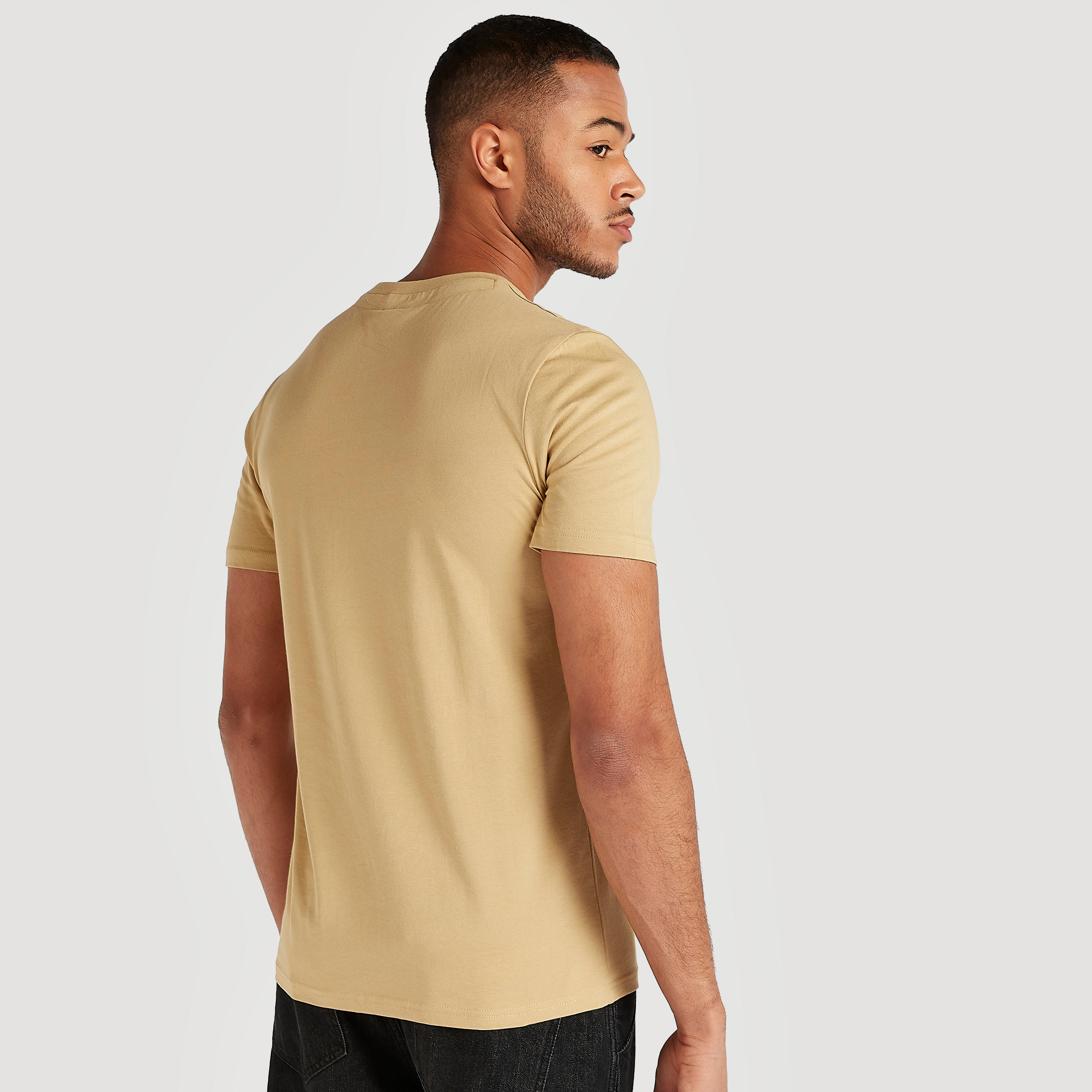 تيشيرت بقصّة مريحة وياقة ضيّقة وأكمام قصيرة وطبعات-men-clothing-tshirtsandpolos-tshirts-image-2