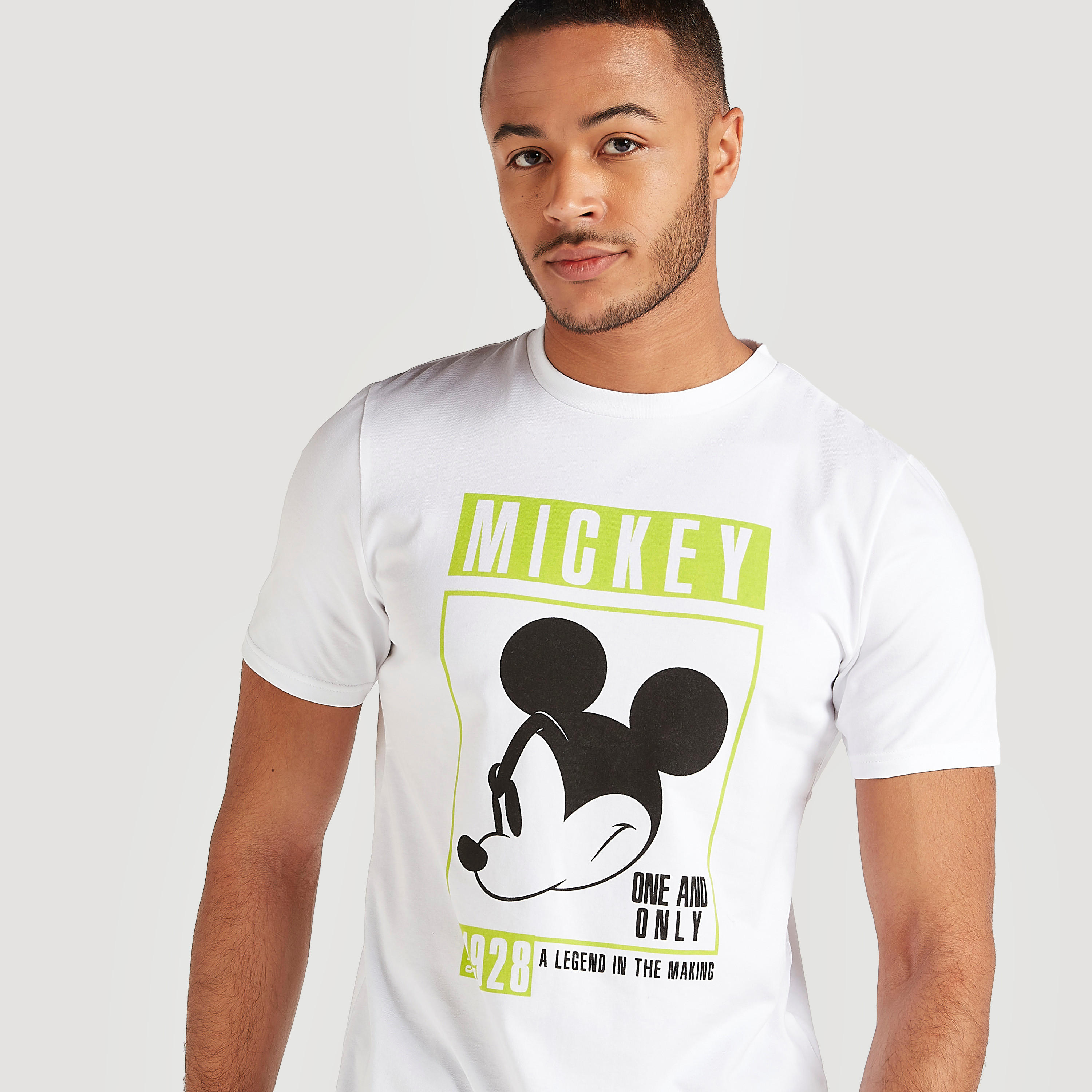 تيشيرت بياقة ضيّقة وأكمام قصيرة وطبعات ميكي ماوس-men-clothing-tshirtsandpolos-tshirts-image-3