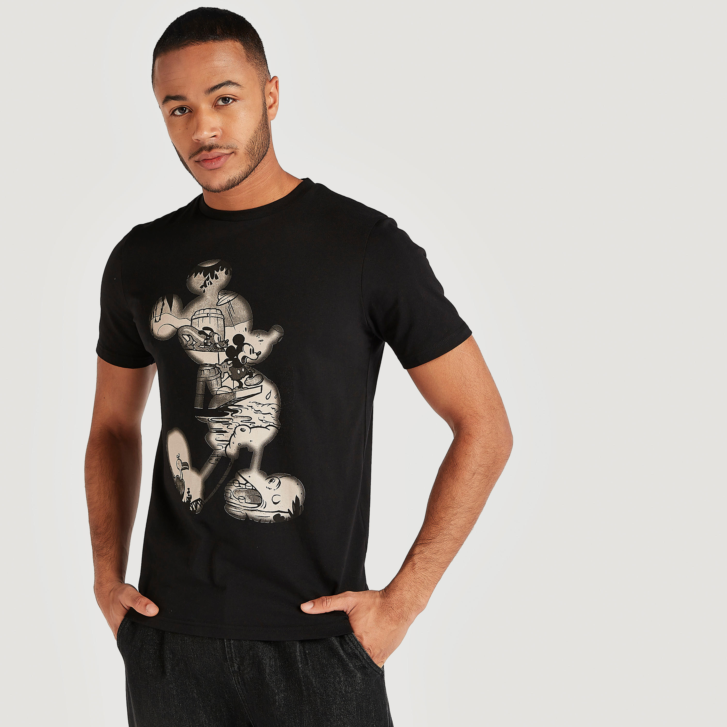 تيشيرت بياقة ضيّقة وأكمام قصيرة وطبعات-men-clothing-tshirtsandpolos-tshirts-image-1