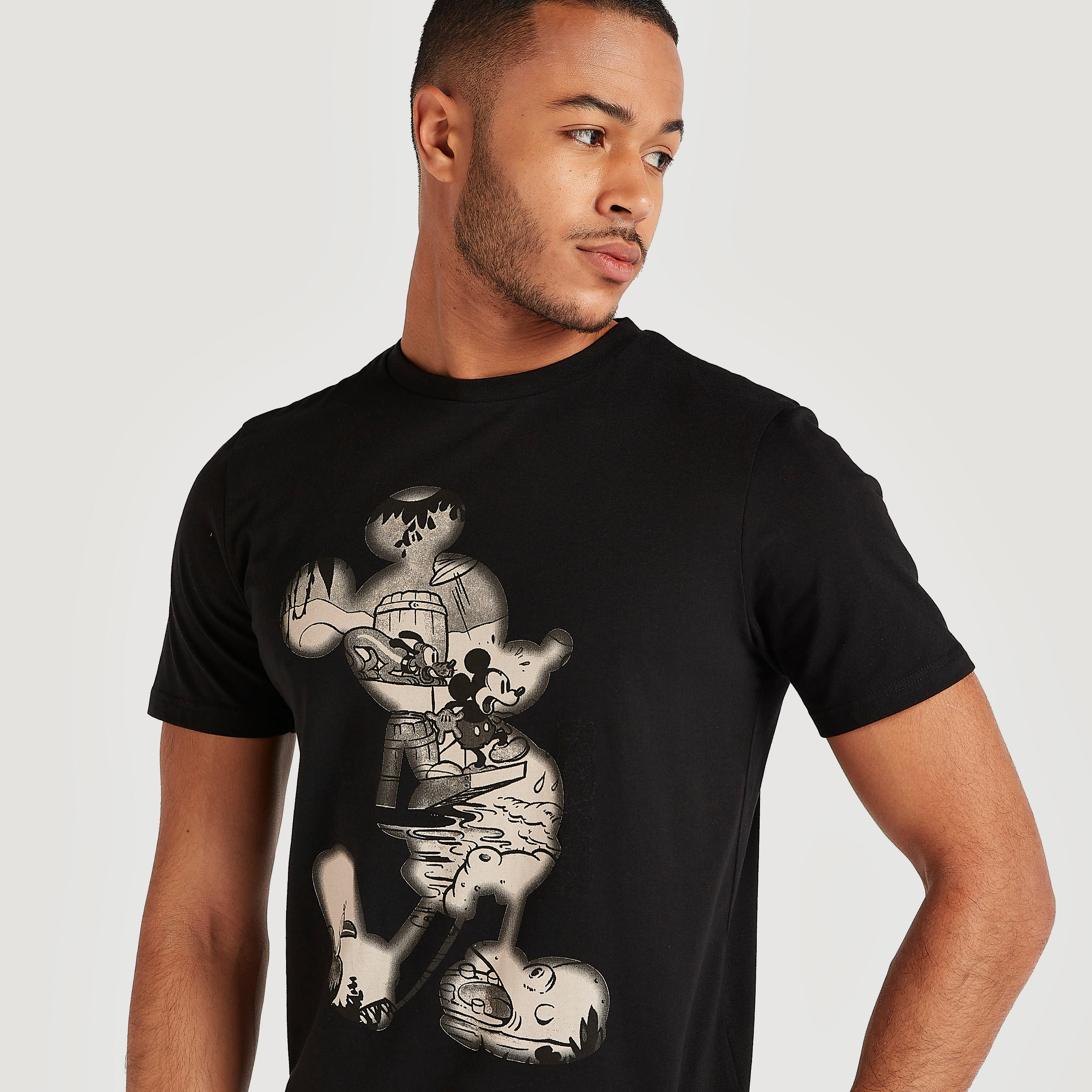 تيشيرت بياقة ضيّقة وأكمام قصيرة وطبعات-men-clothing-tshirtsandpolos-tshirts-image-3