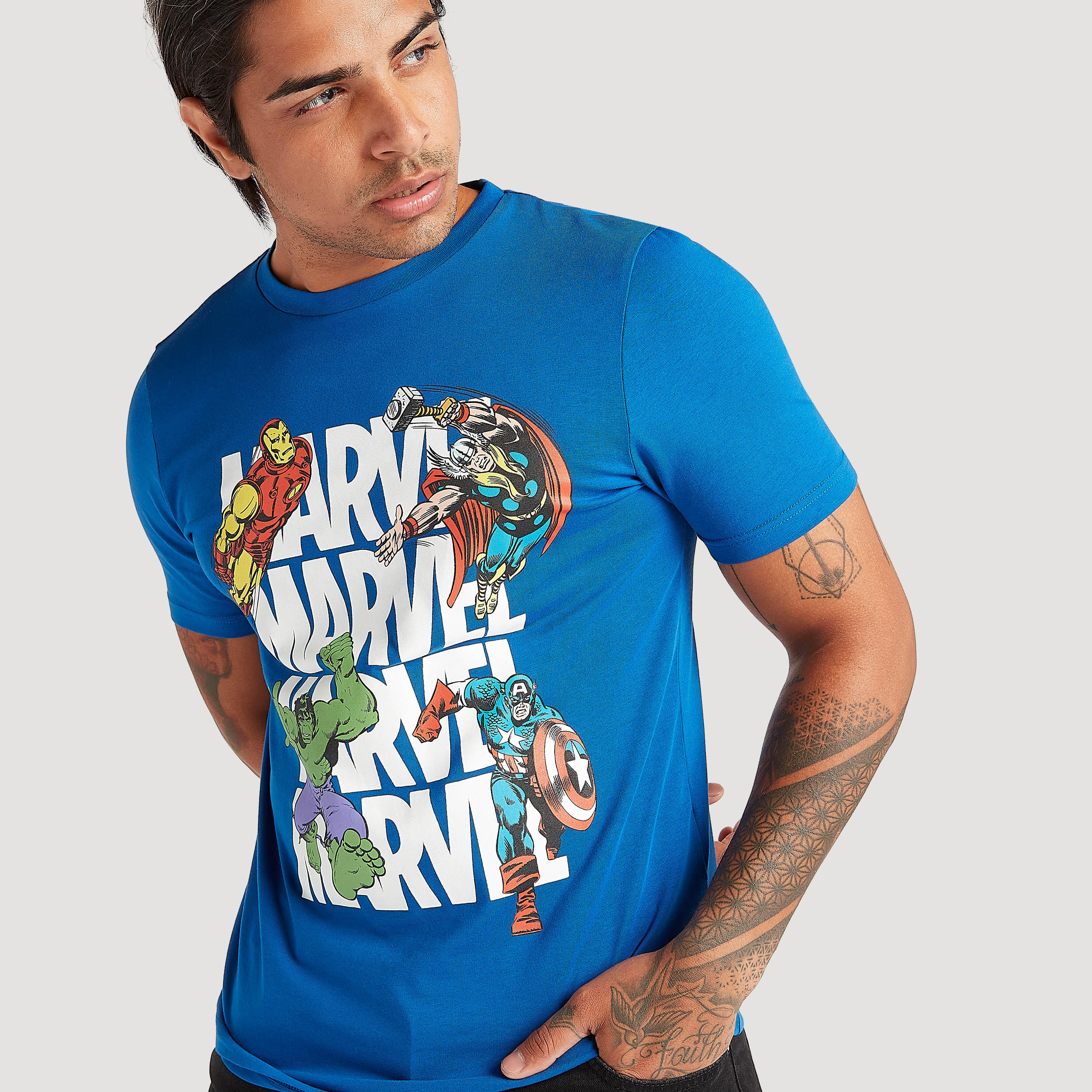 تيشيرت بياقة ضيّقة وأكمام قصيرة وطبعات مارفل-men-clothing-tshirtsandpolos-tshirts-image-5
