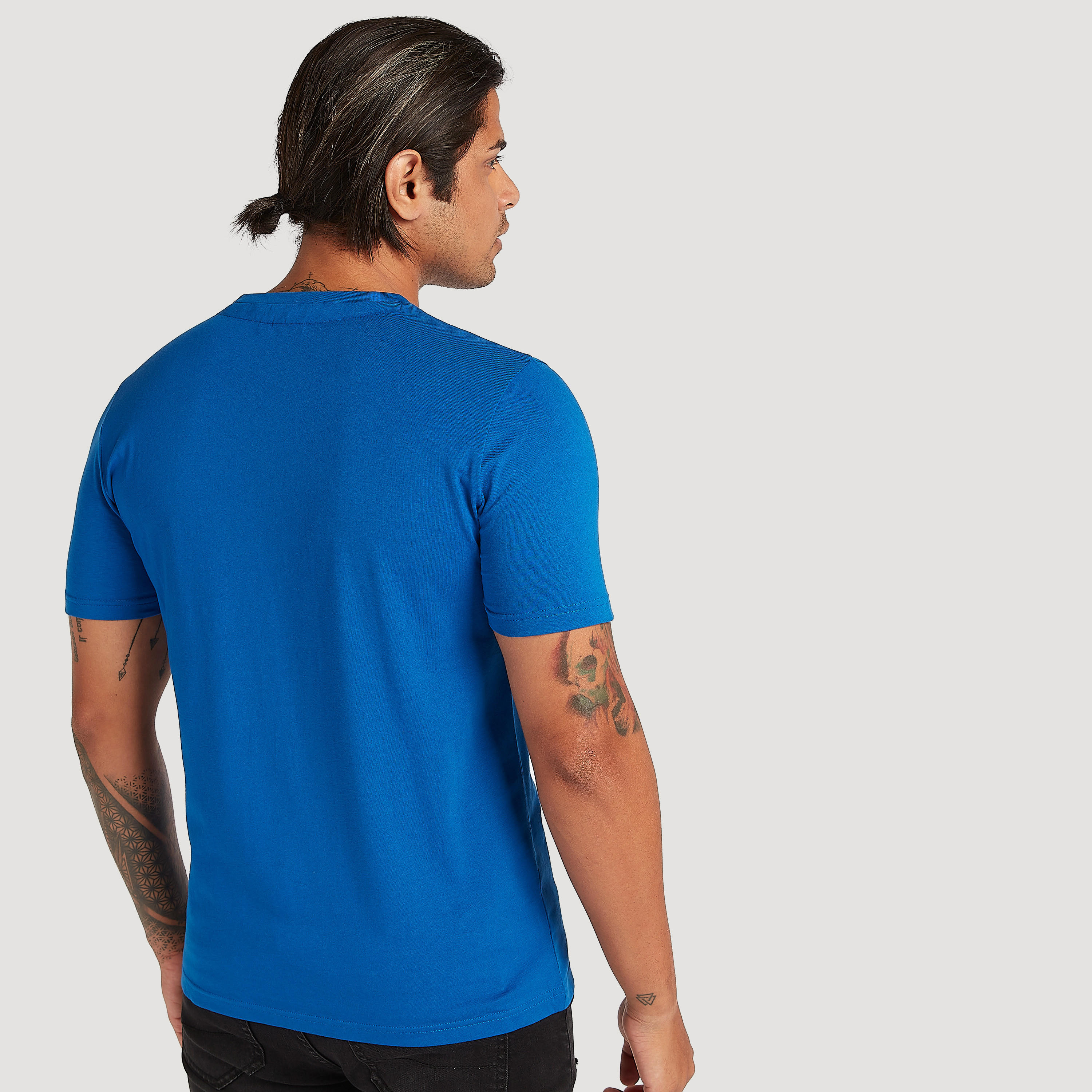 تيشيرت بياقة ضيّقة وأكمام قصيرة وطبعات مارفل-men-clothing-tshirtsandpolos-tshirts-image-2