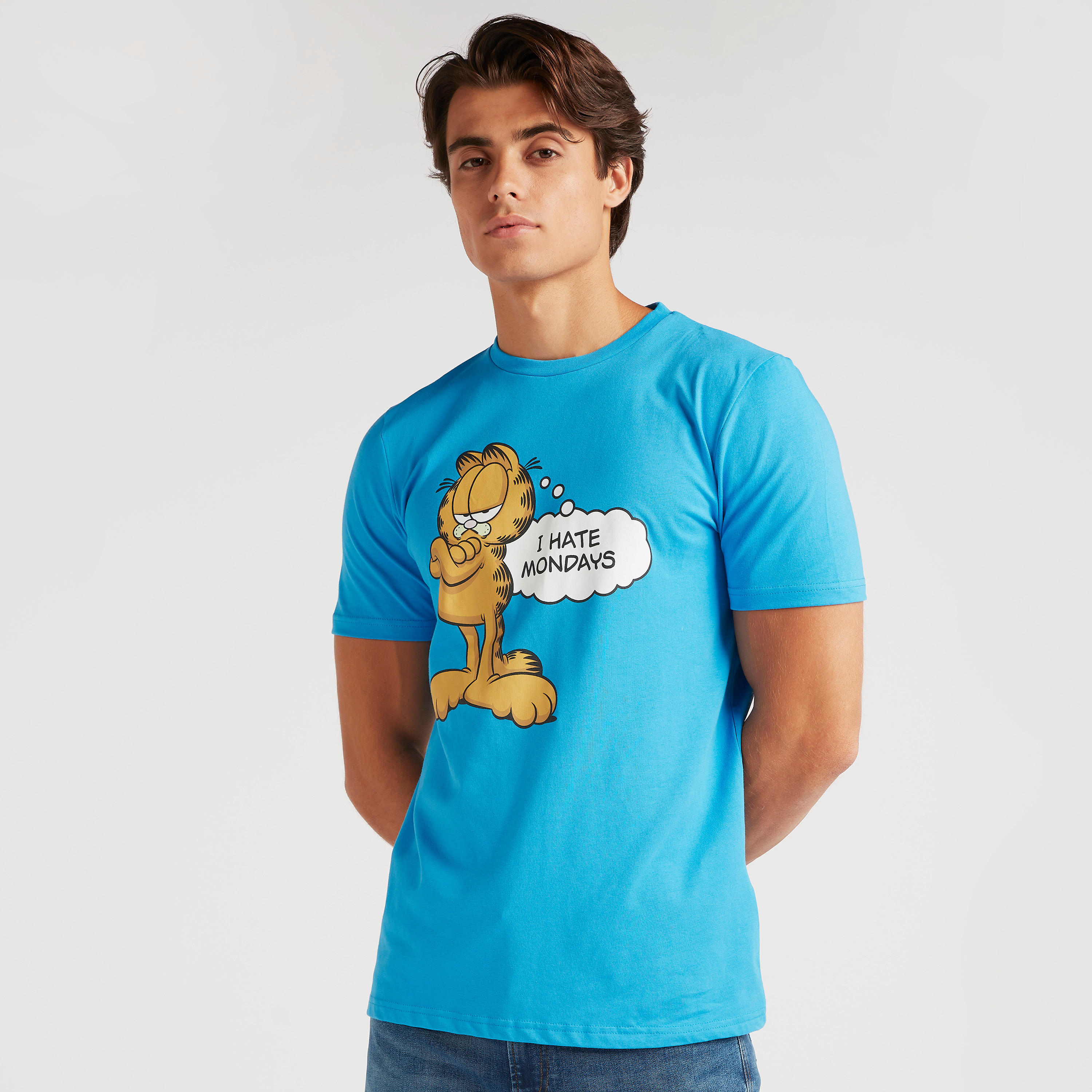 تيشيرت بياقة ضيّقة وأكمام قصيرة وطبعات غارفيلد-men-clothing-tshirtsandpolos-tshirts-image-1