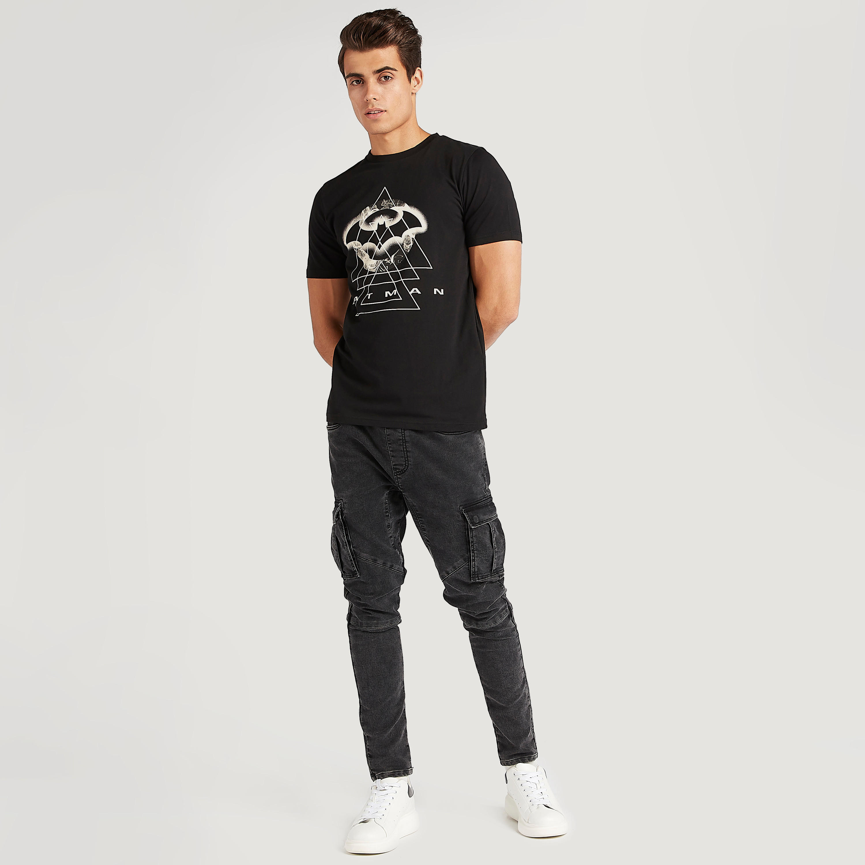 تيشيرت بياقة ضيّقة وأكمام قصيرة وطبعات باتمان-men-clothing-tshirtsandpolos-tshirts-image-2