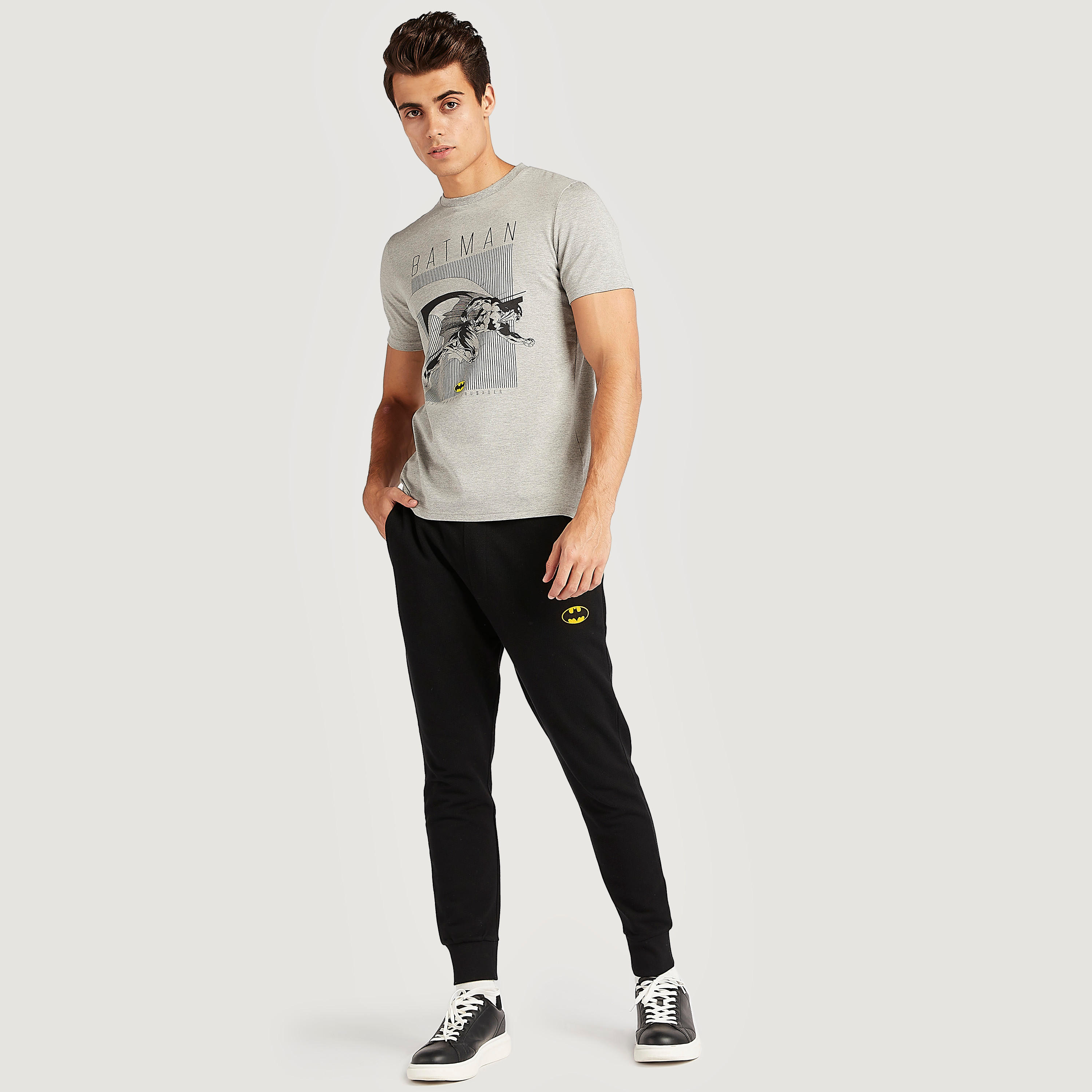 تيشيرت بياقة ضيّقة وأكمام قصيرة وطبعات باتمان-men-clothing-tshirtsandpolos-tshirts-image-2