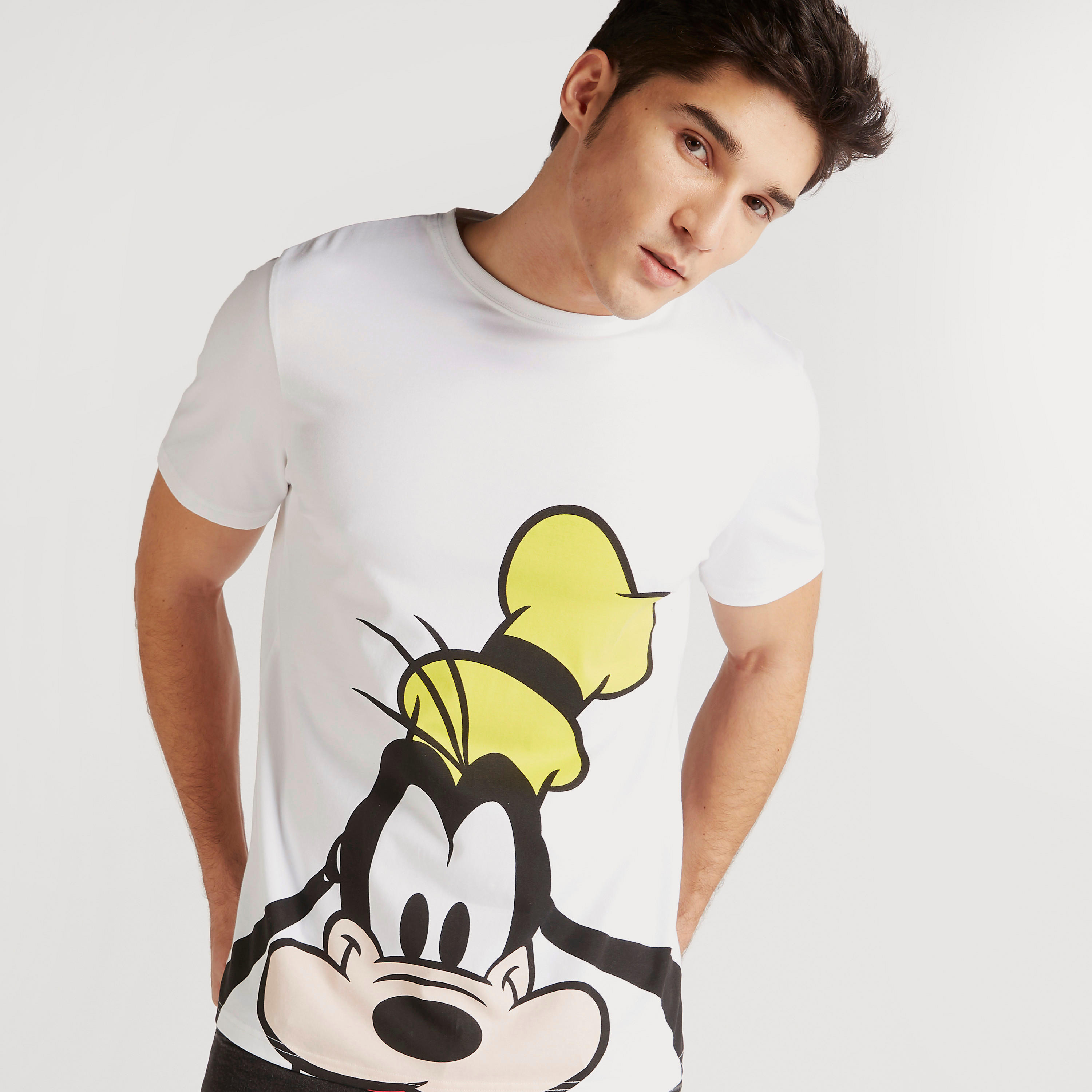 تيشيرت بياقة ضيّقة وأكمام قصيرة وطبعات جوفي-men-clothing-tshirtsandpolos-tshirts-image-1