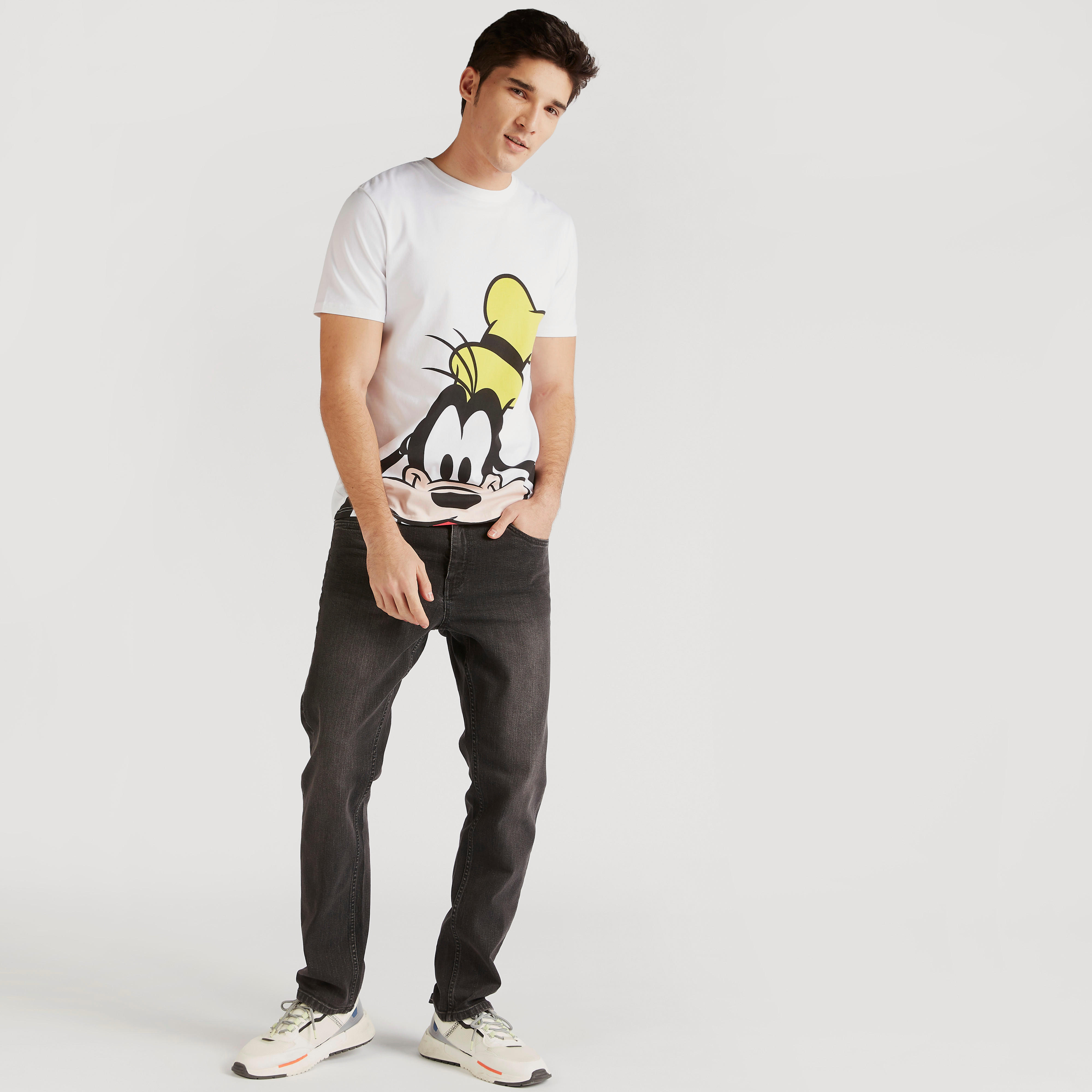 تيشيرت بياقة ضيّقة وأكمام قصيرة وطبعات جوفي-men-clothing-tshirtsandpolos-tshirts-image-2