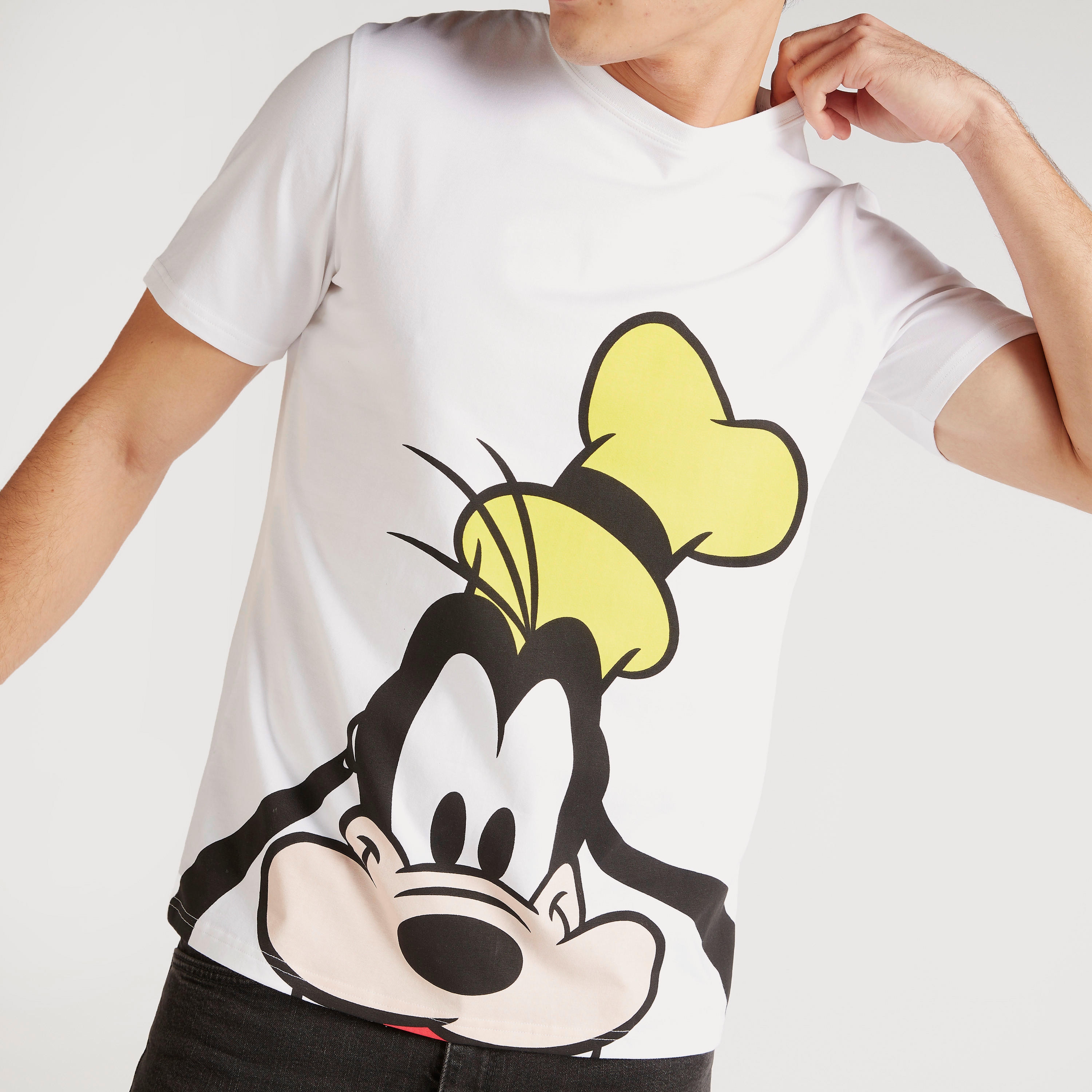 تيشيرت بياقة ضيّقة وأكمام قصيرة وطبعات جوفي-men-clothing-tshirtsandpolos-tshirts-image-3