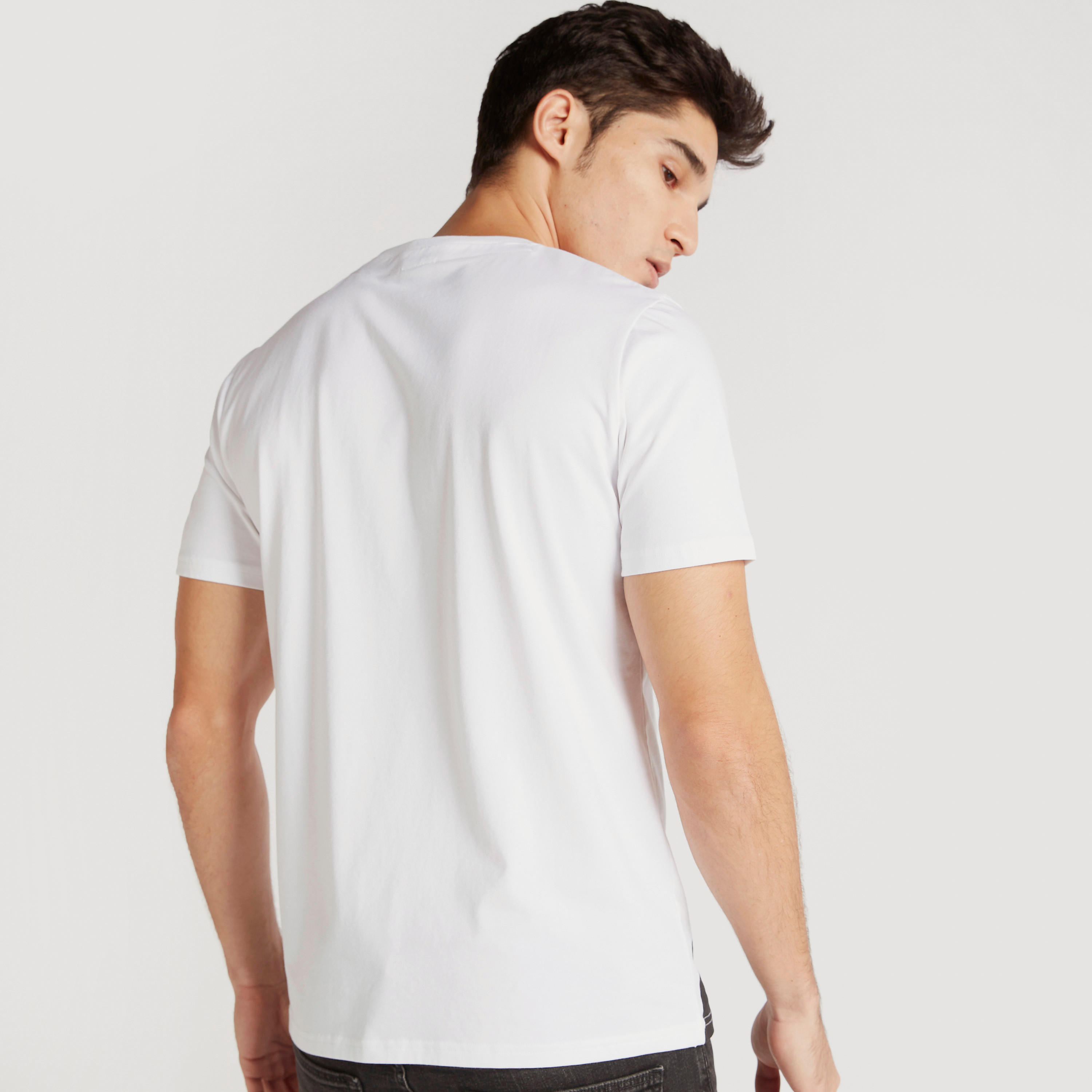 تيشيرت بياقة ضيّقة وأكمام قصيرة وطبعات جوفي-men-clothing-tshirtsandpolos-tshirts-image-4