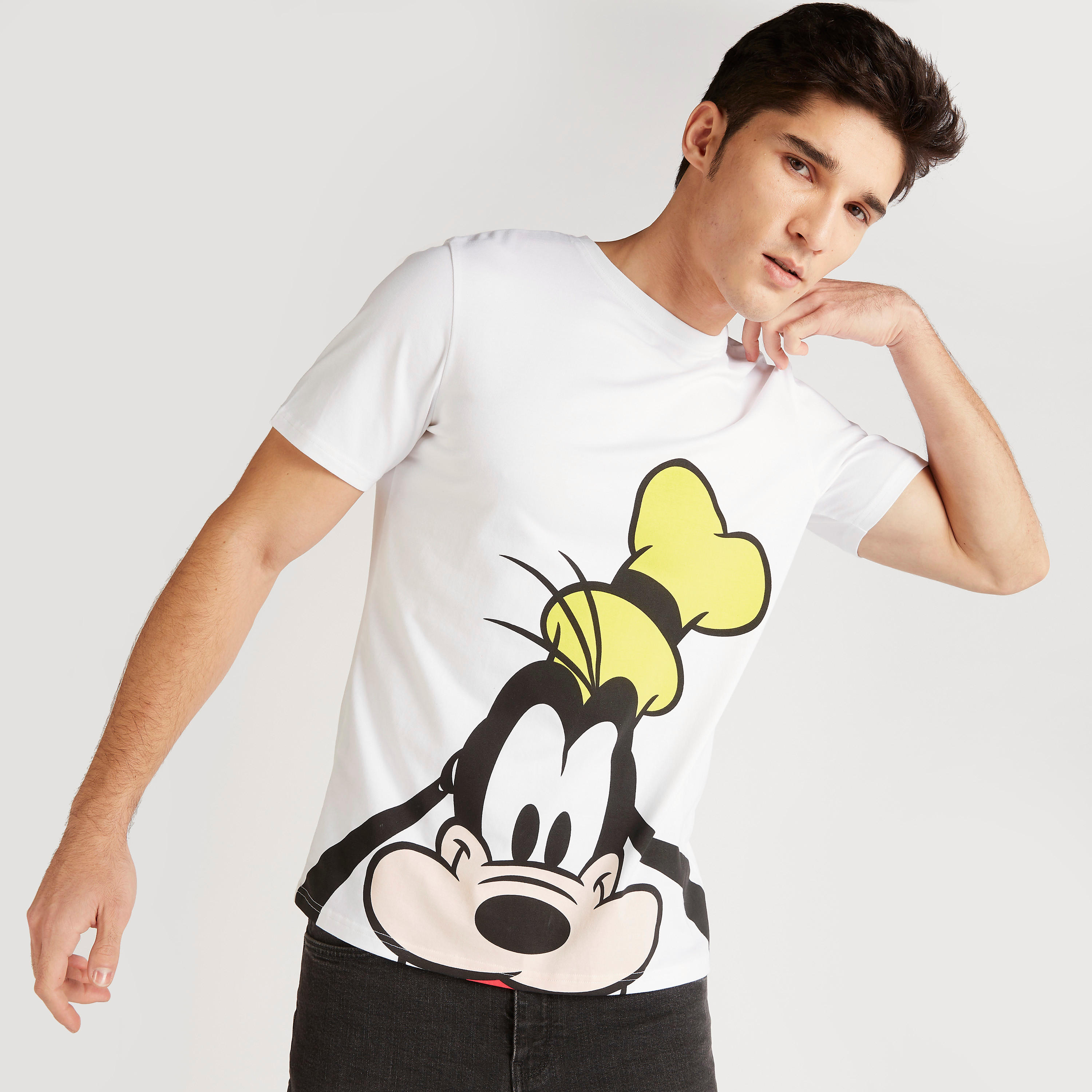 تيشيرت بياقة ضيّقة وأكمام قصيرة وطبعات جوفي-men-clothing-tshirtsandpolos-tshirts-image-5