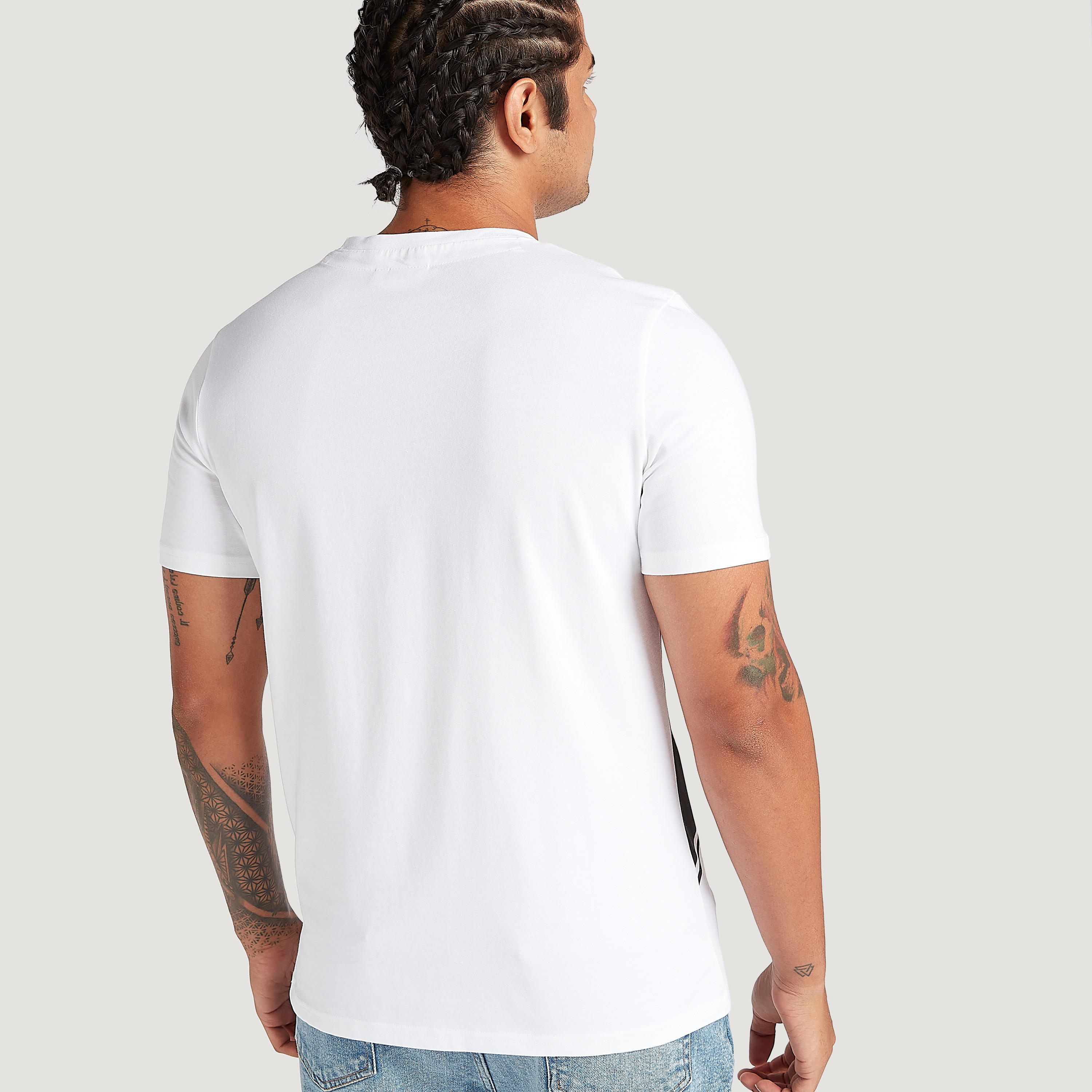 تيشيرت بياقة ضيّقة وأكمام قصيرة وطبعات ميكي ماوس-men-clothing-tshirtsandpolos-tshirts-image-4