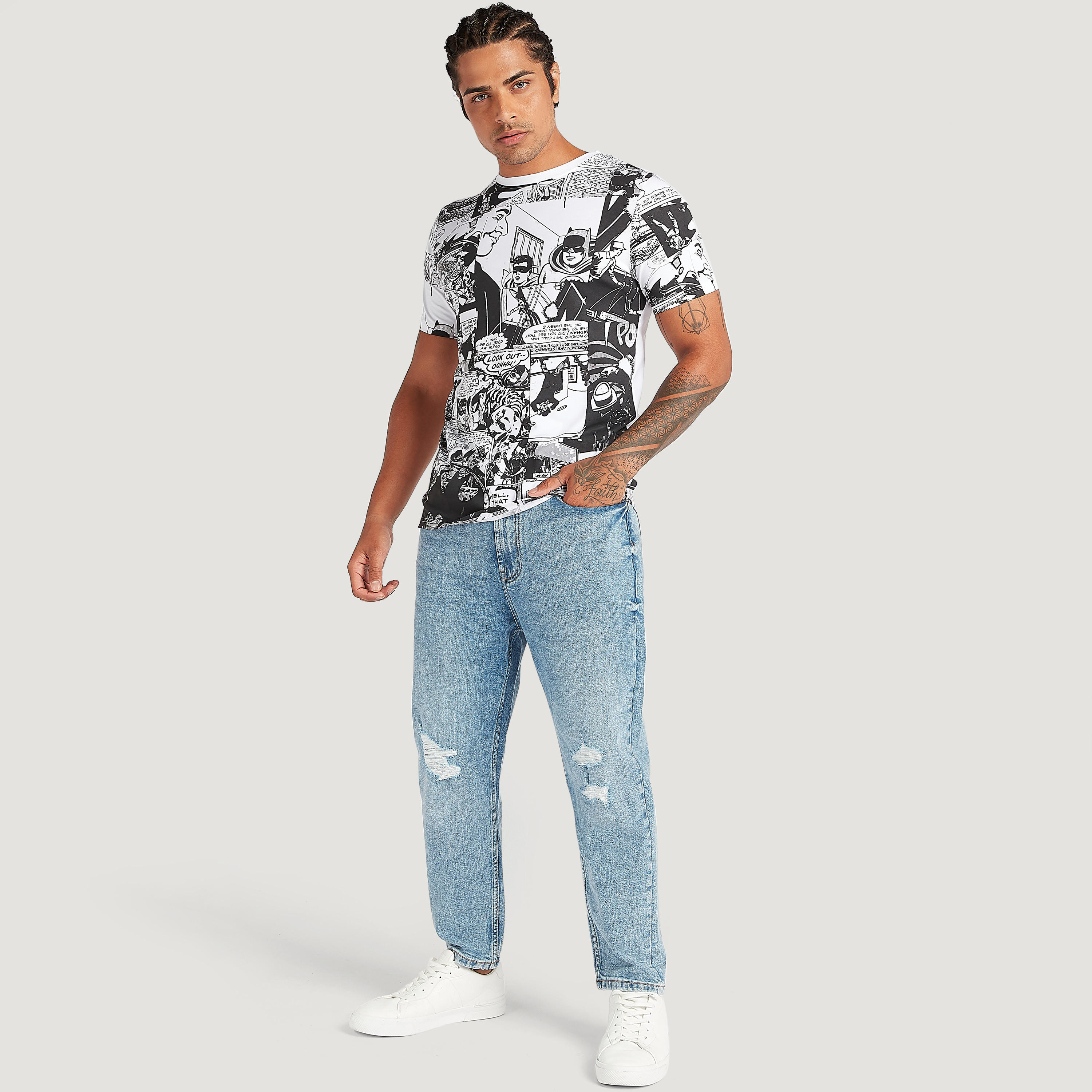 تيشيرت بياقة ضيقة وأكمام قصيرة وطبعات باتمان-men-clothing-tshirtsandpolos-tshirts-image-2