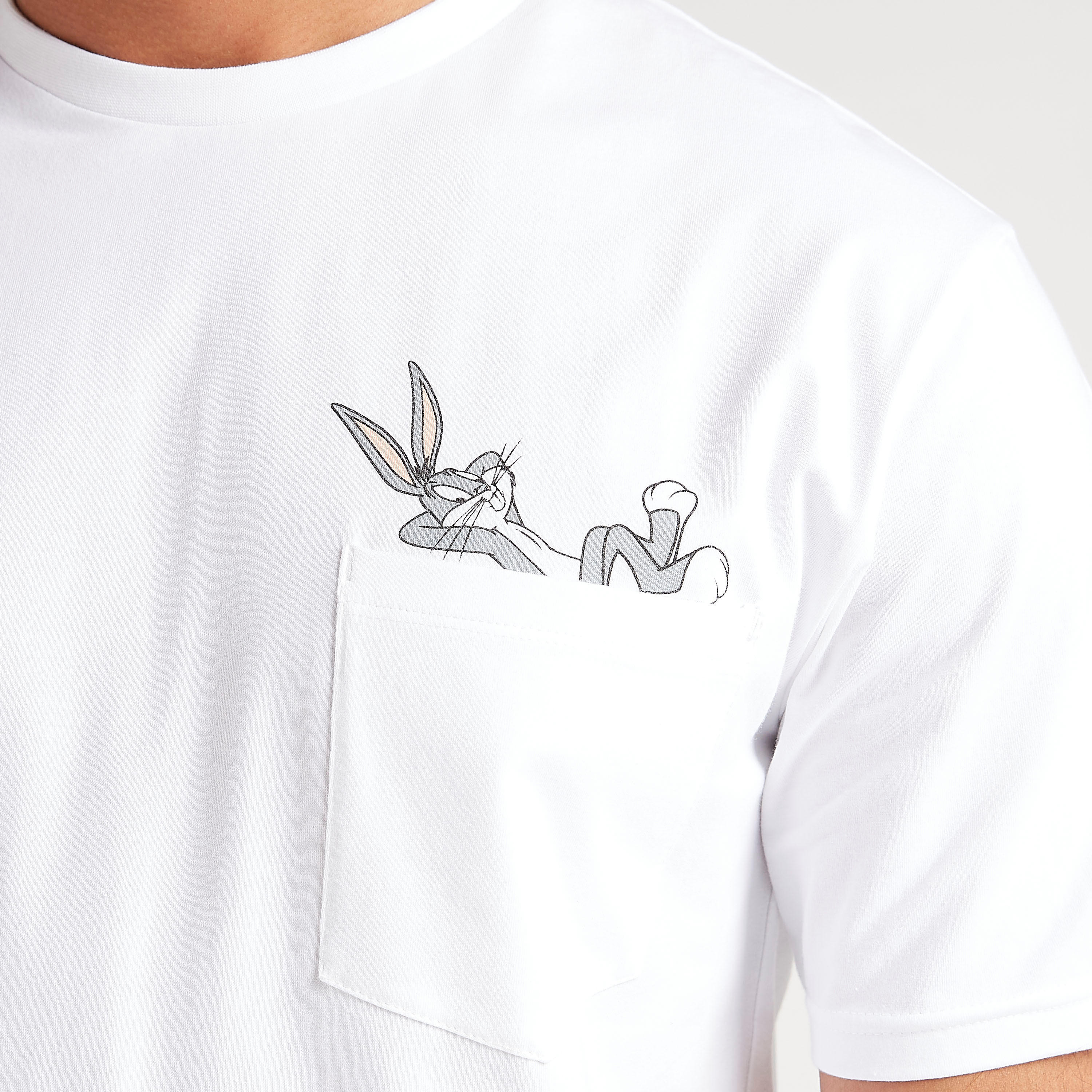 تيشيرت بياقة ضيّقة وطبعات لوني تيونز-men-clothing-tshirtsandpolos-tshirts-image-3