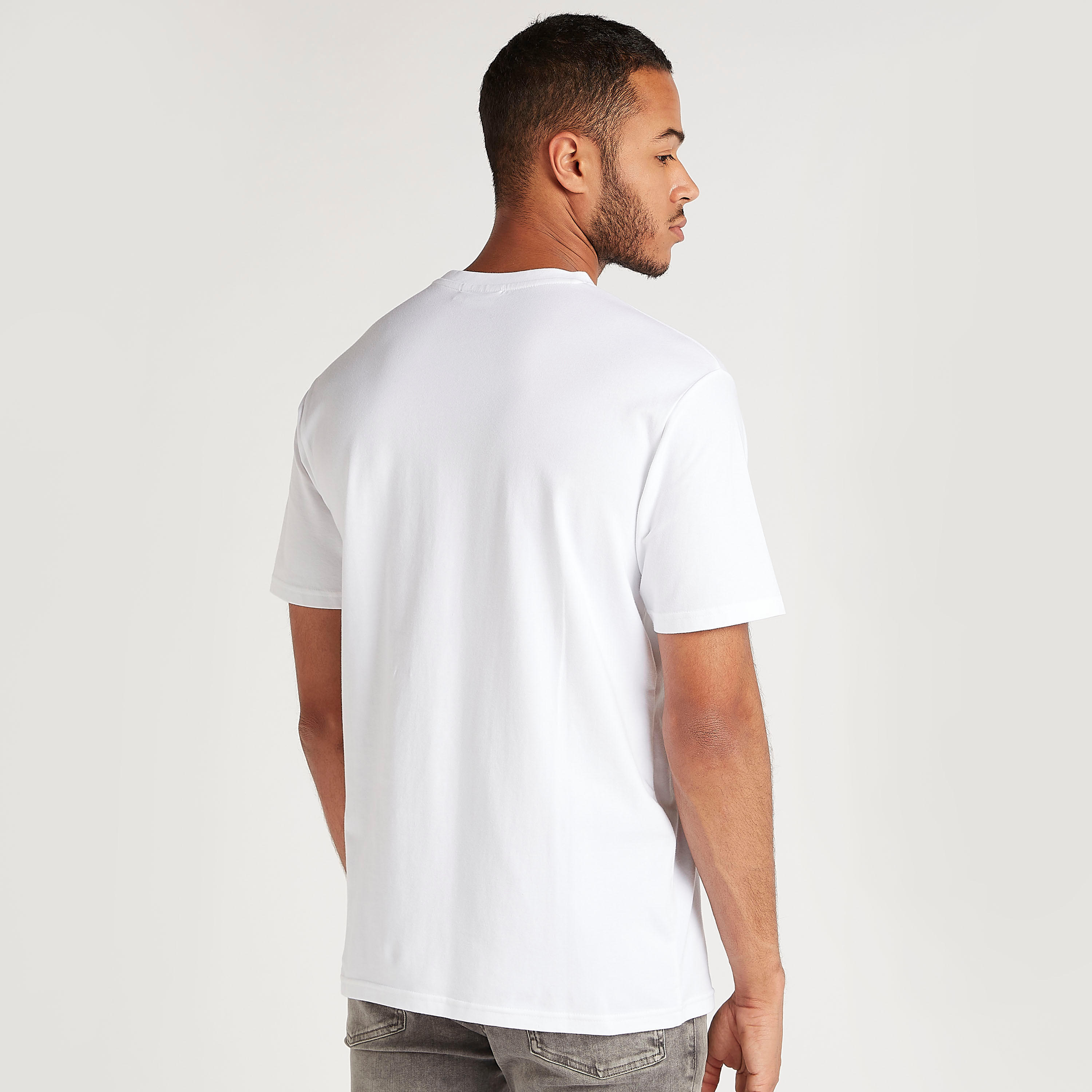 تيشيرت بياقة ضيّقة وطبعات لوني تيونز-men-clothing-tshirtsandpolos-tshirts-image-4