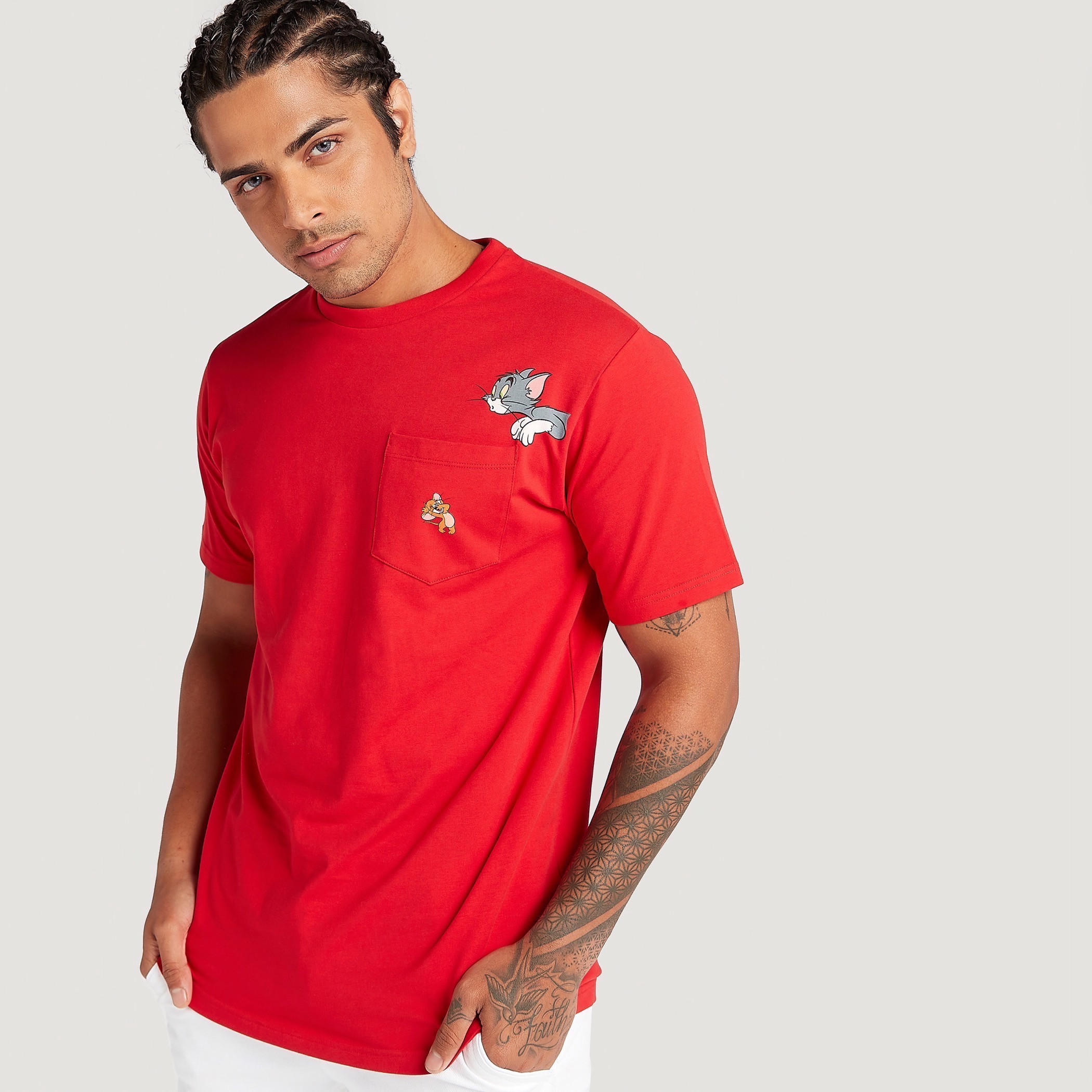 تيشيرت بياقة ضيّقة وأكمام قصيرة وطبعات توم آند جيري-men-clothing-tshirtsandpolos-tshirts-image-1
