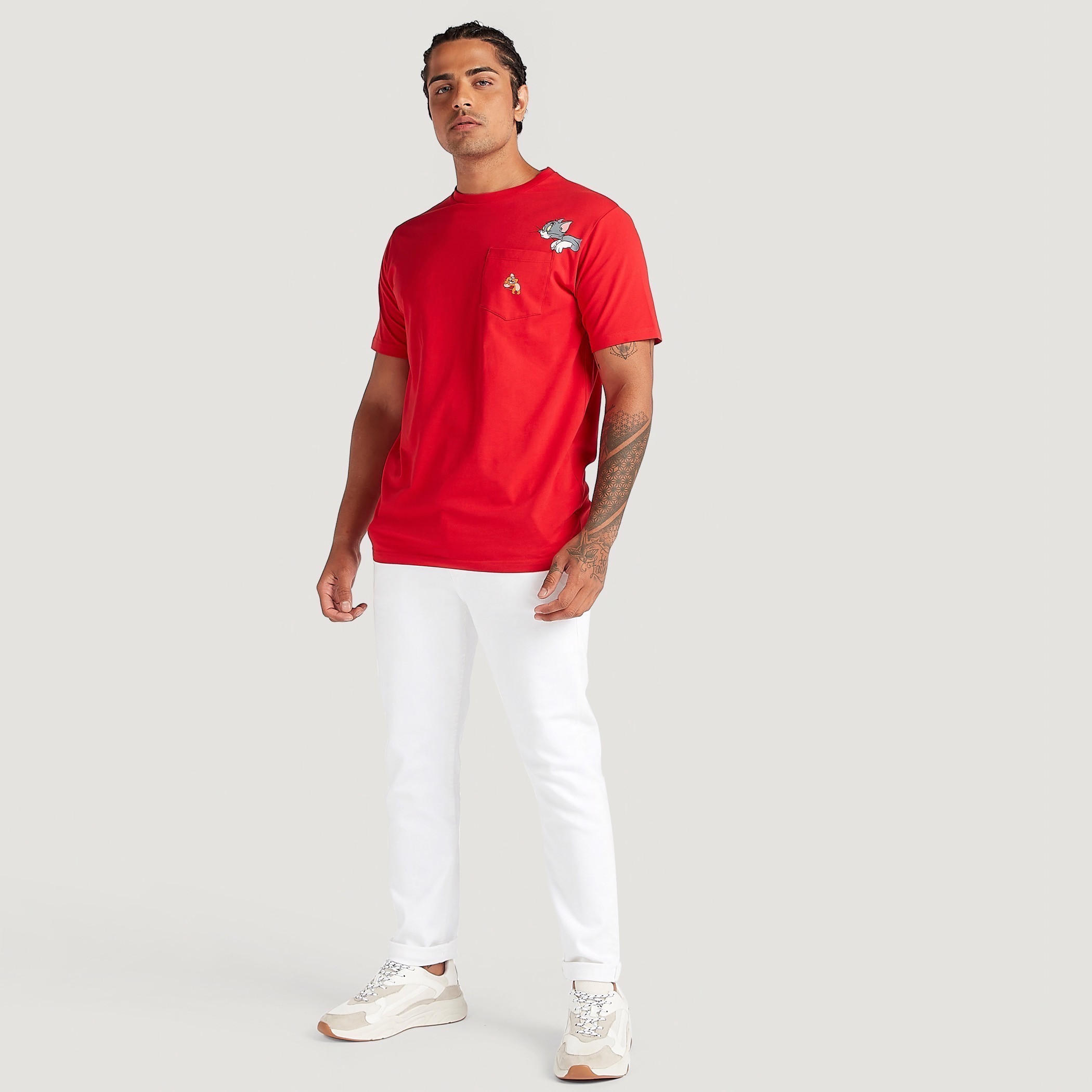 تيشيرت بياقة ضيّقة وأكمام قصيرة وطبعات توم آند جيري-men-clothing-tshirtsandpolos-tshirts-image-2