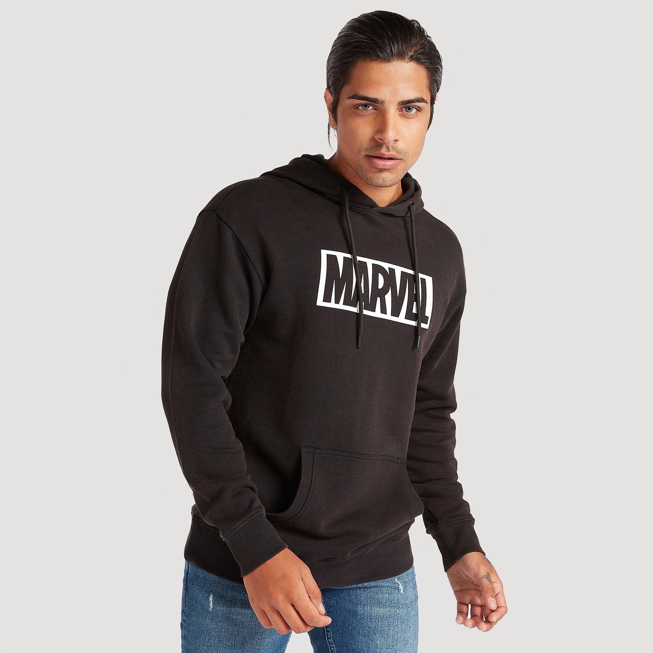 سويت شيرت بأكمام طويلة وقبّعة وطبعات مارفل-men-winterwear-hoodiesandsweatshirts-image-1