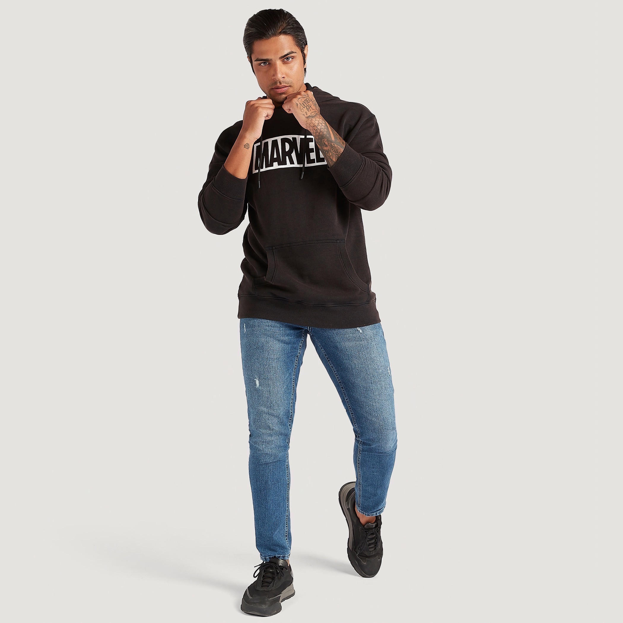 سويت شيرت بأكمام طويلة وقبّعة وطبعات مارفل-men-winterwear-hoodiesandsweatshirts-image-2