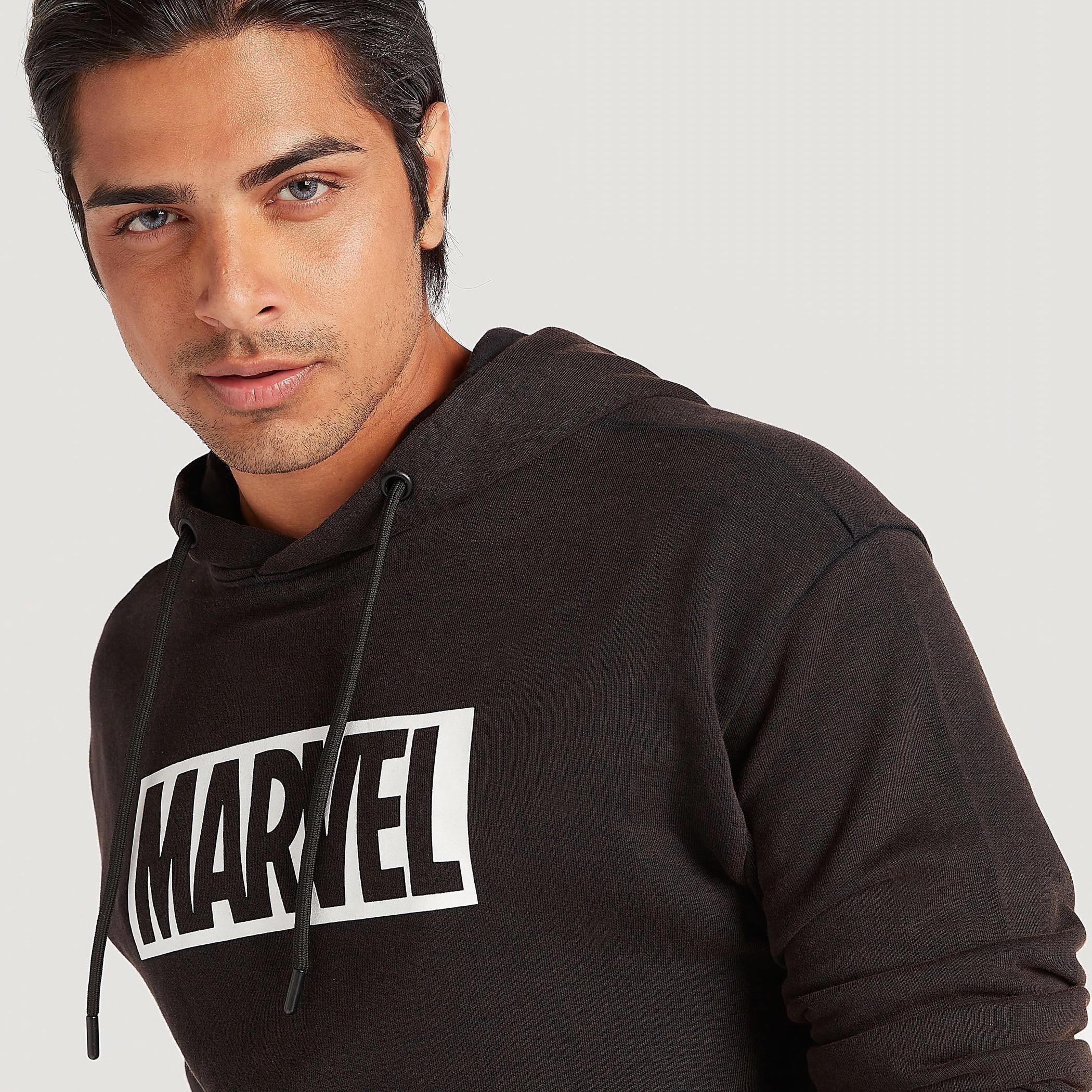 سويت شيرت بأكمام طويلة وقبّعة وطبعات مارفل-men-winterwear-hoodiesandsweatshirts-image-3