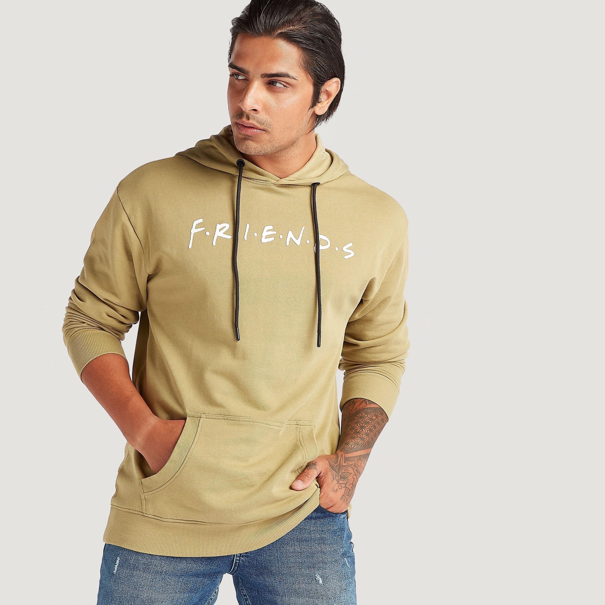 هودي بأكمام طويلة وطبعات ف.ر.ي.ن.د.ز-men-winterwear-hoodiesandsweatshirts-image-1
