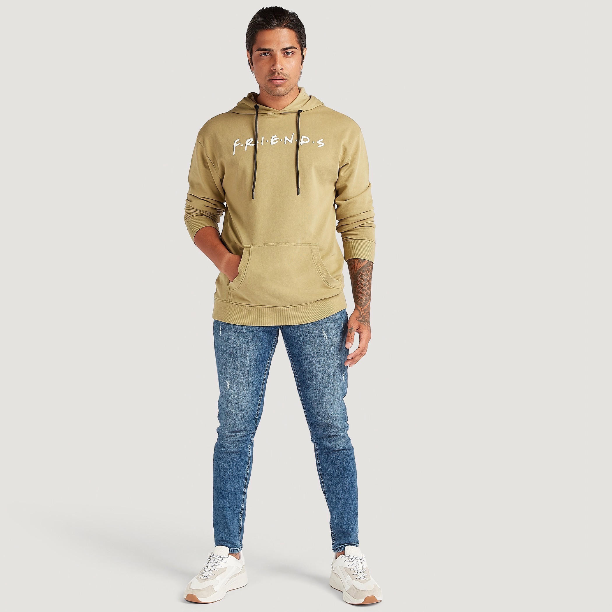 هودي بأكمام طويلة وطبعات ف.ر.ي.ن.د.ز-men-winterwear-hoodiesandsweatshirts-image-2