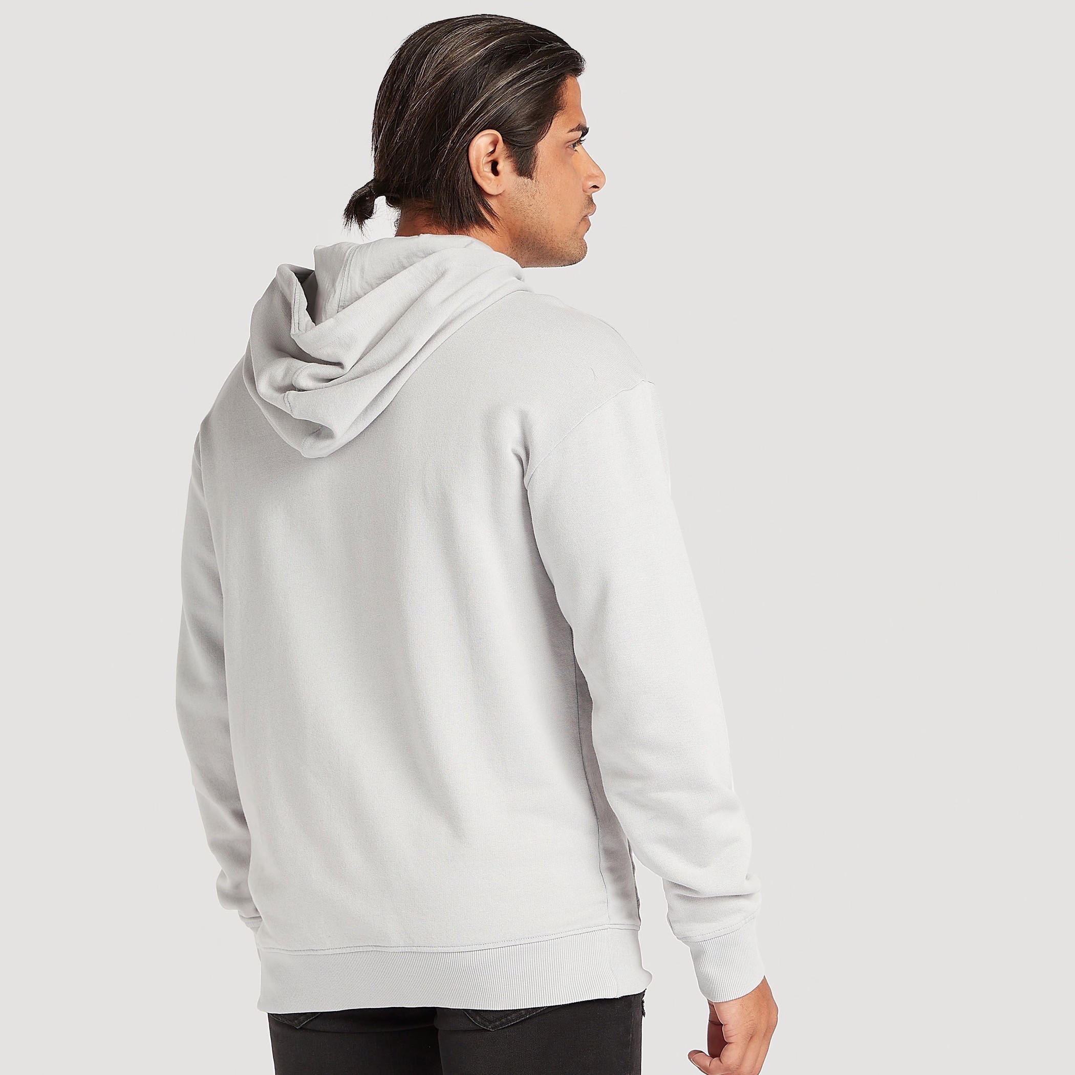 سويت شيرت بقبّعة وطبعات تايبوجرافيك وأكمام طويلة-men-winterwear-hoodiesandsweatshirts-image-2
