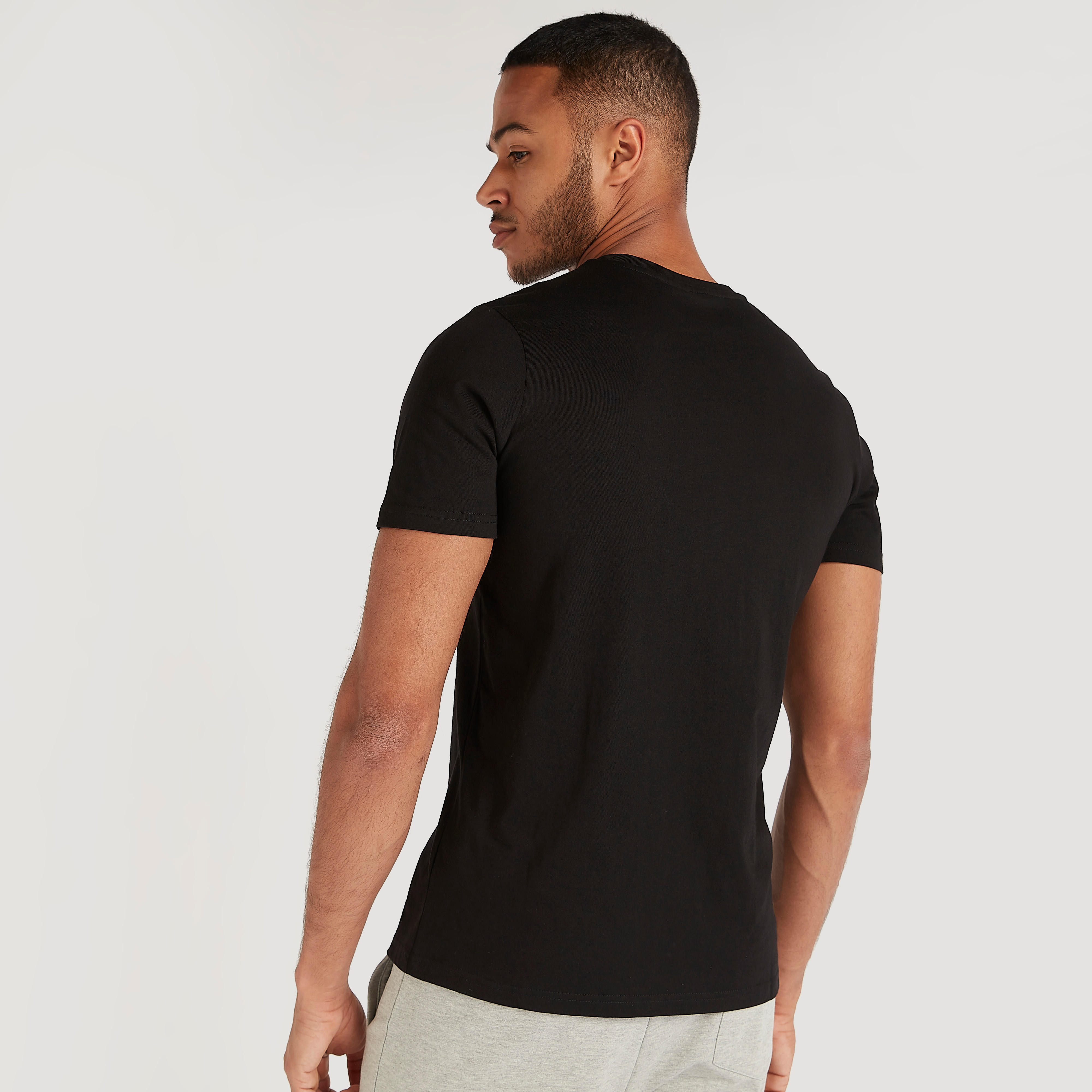 تيشيرت بياقة ضيقة وأكمام قصيرة ونقوش شعار باتمان-men-clothing-tshirtsandpolos-tshirts-image-3