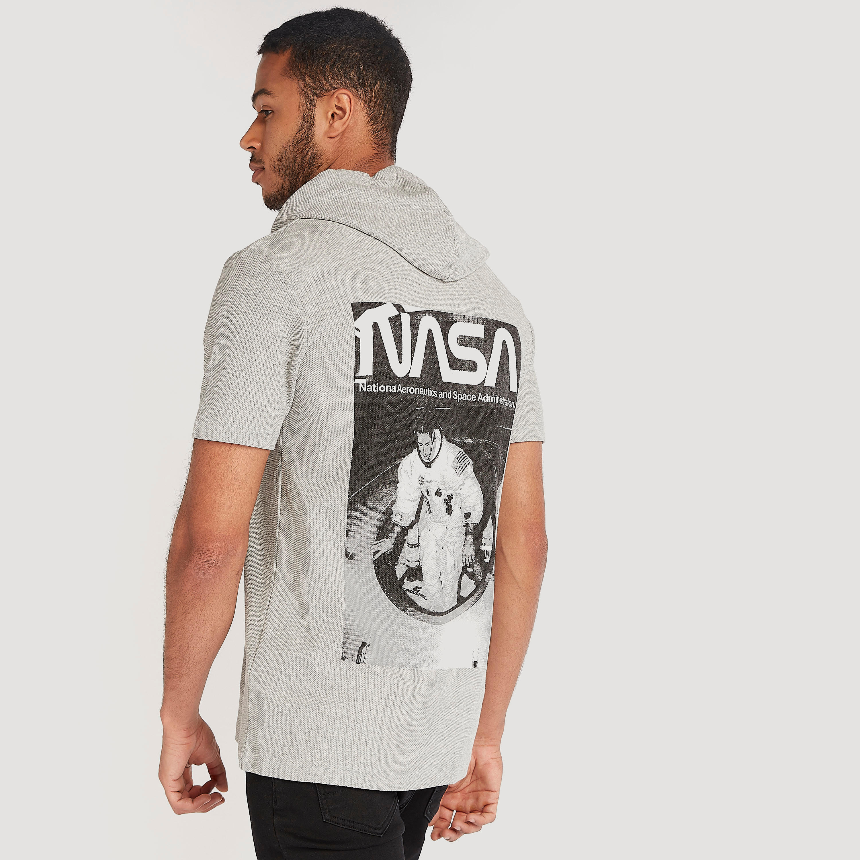 تيشيرت بقبّعة وأكمام قصيرة وطبعات-men-clothing-tshirtsandpolos-tshirts-image-4